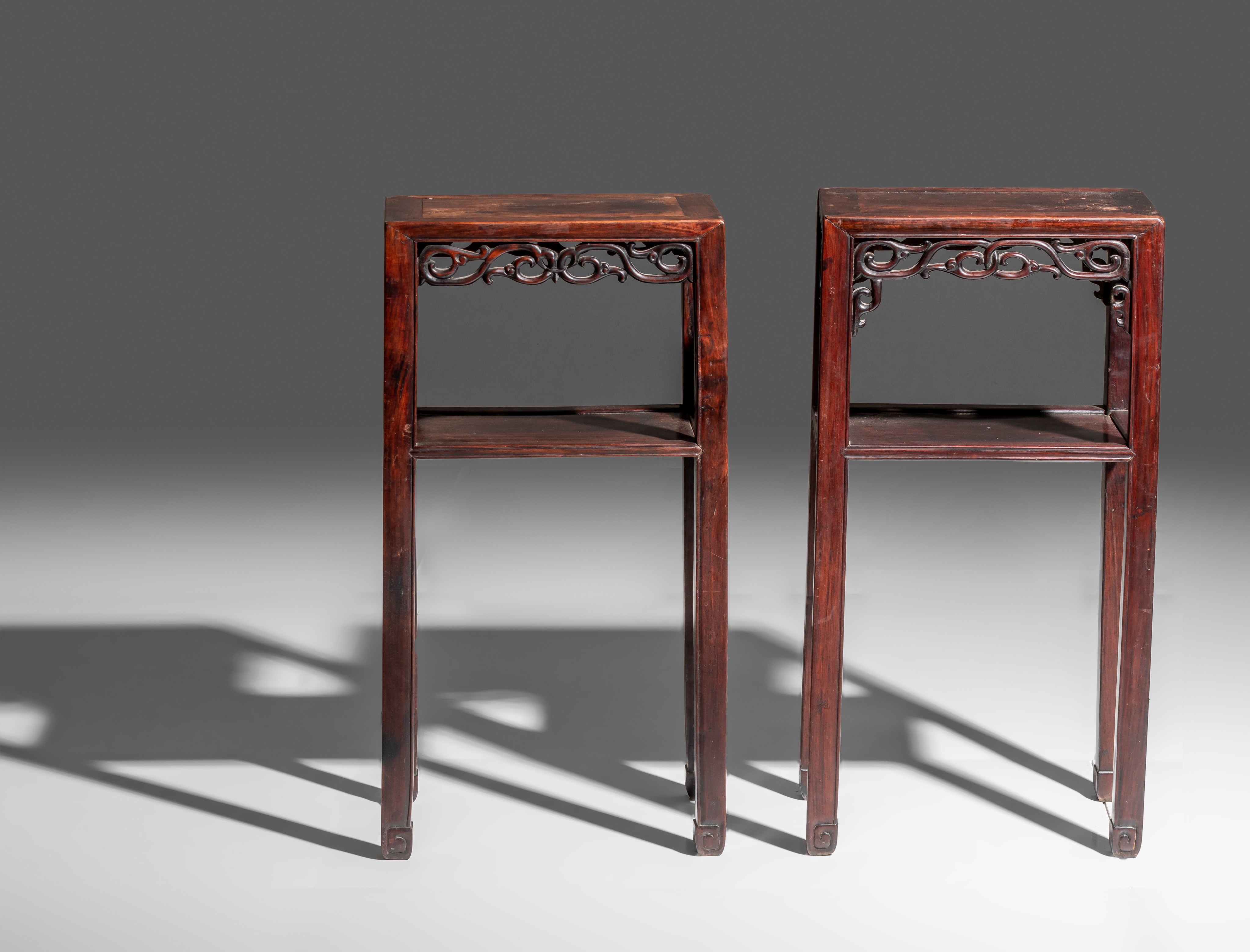 A pair of Chinese rosewood high stands, late Qing/Republic period, H 79,5 - 81 cm - Image 3 of 9