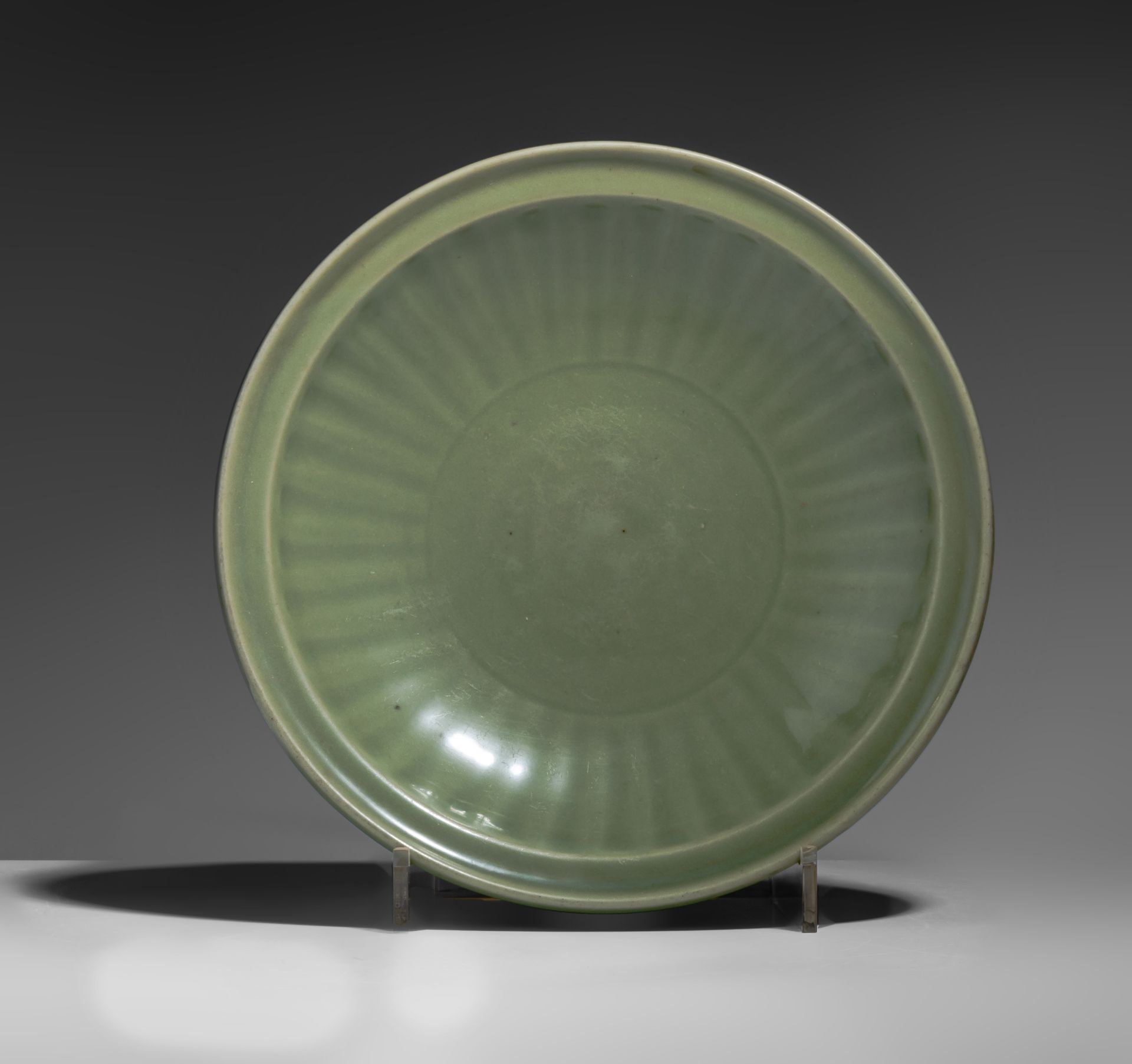 A Chinese Longquan celadon charger, Ming period, ø 32,5 cm - Image 2 of 3