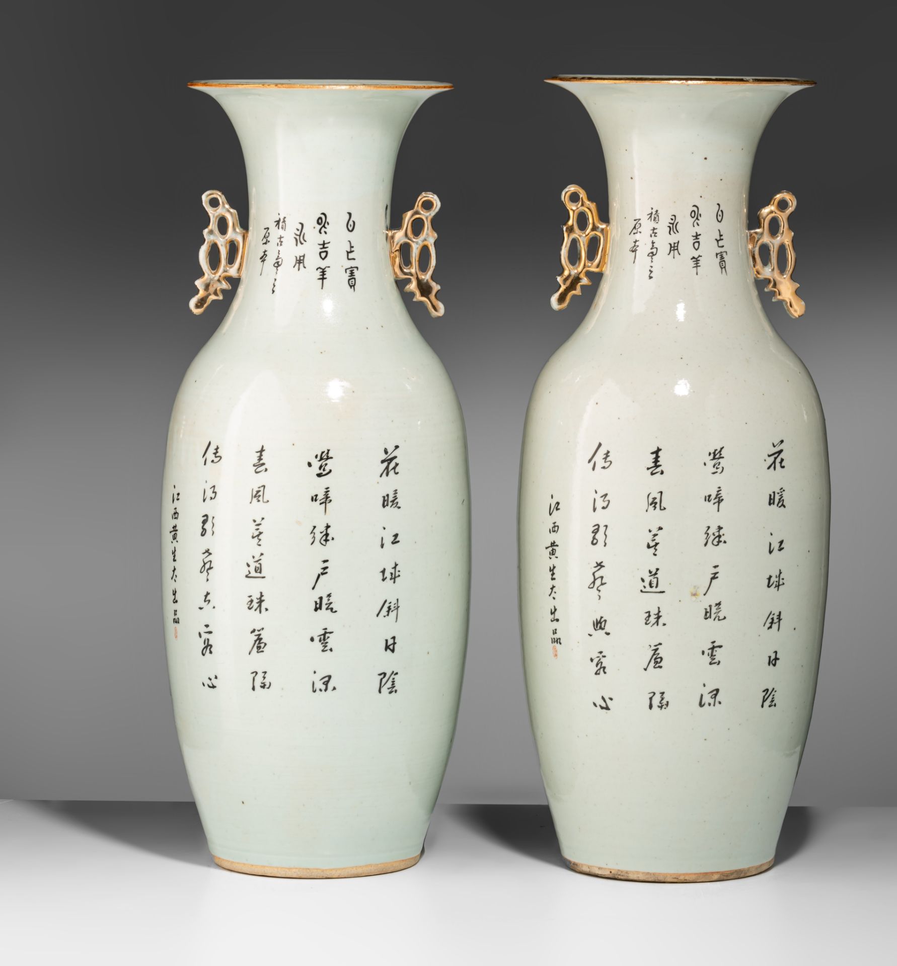 A pair of Chinese famille rose vases, with a signed text, paired with lingzhi handles, Republic peri - Bild 4 aus 7