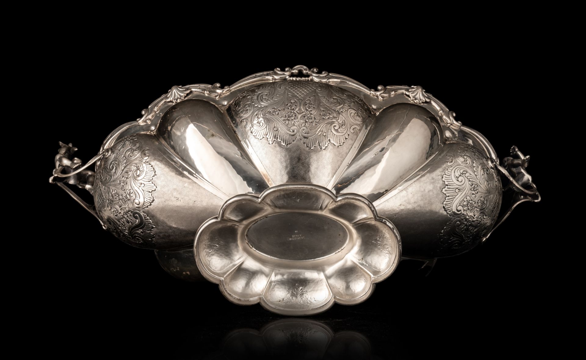 A Baroque Revival silver-plated piece de milieu, Italian hallmarks, 800/000, H 29,5 - W 52,5 cm - Image 7 of 9