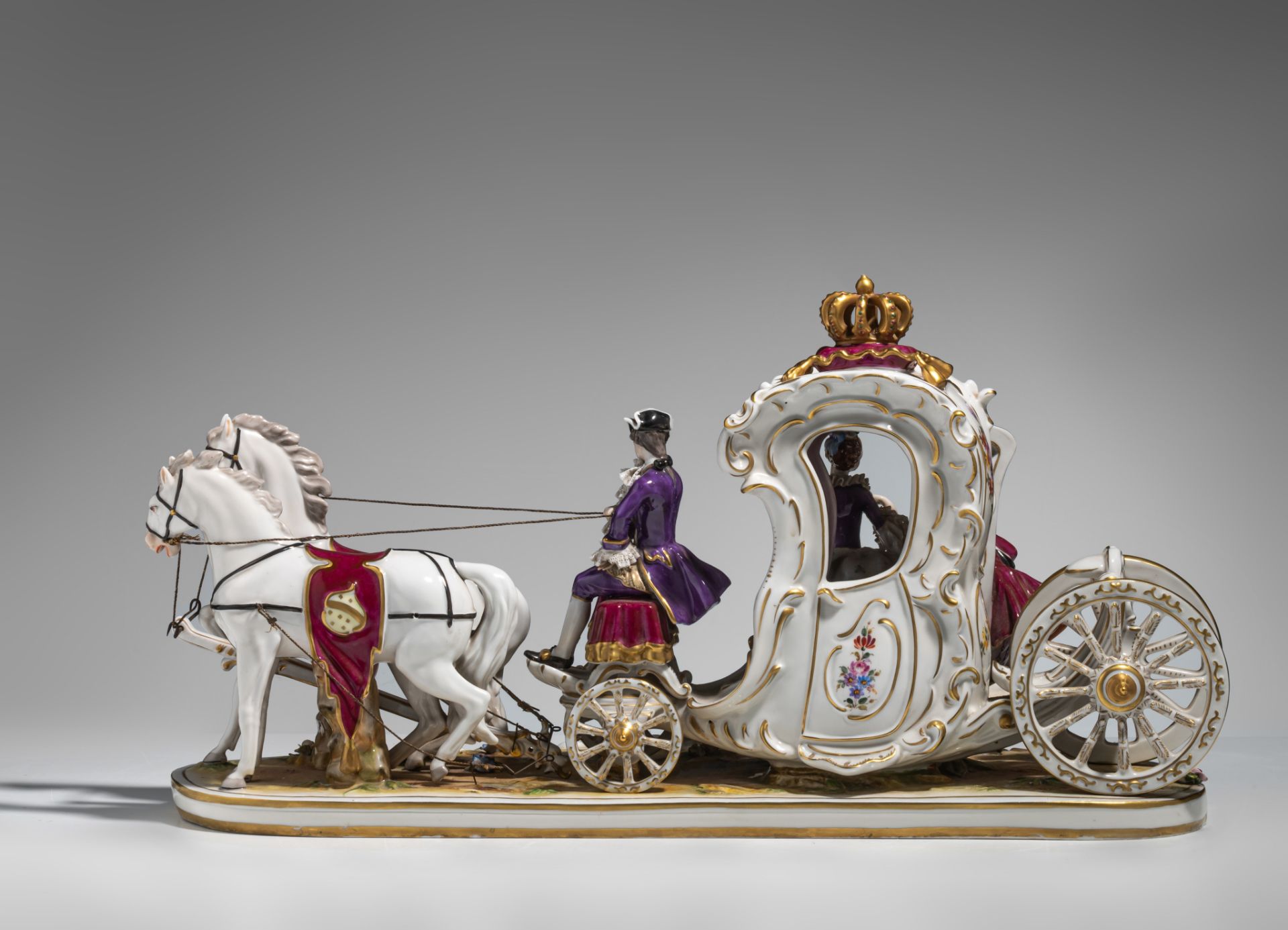 A Saxony porcelain group of a chariot in abundant Rococo style, H 29 - W 57 cm - Image 3 of 9