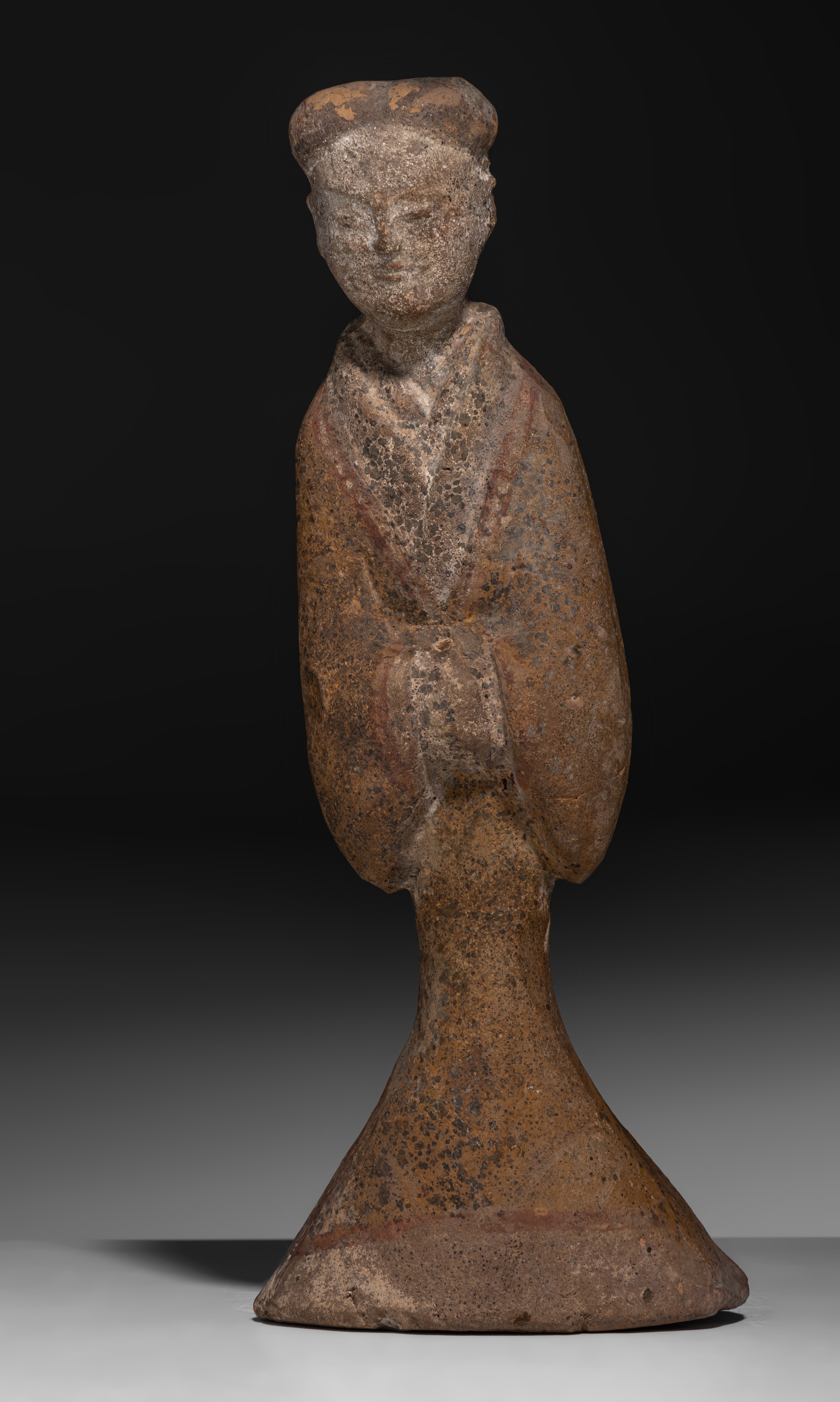 A Chinese painted pottery figure of a female courtier, Han dynasty, H 35 cm - Image 3 of 8