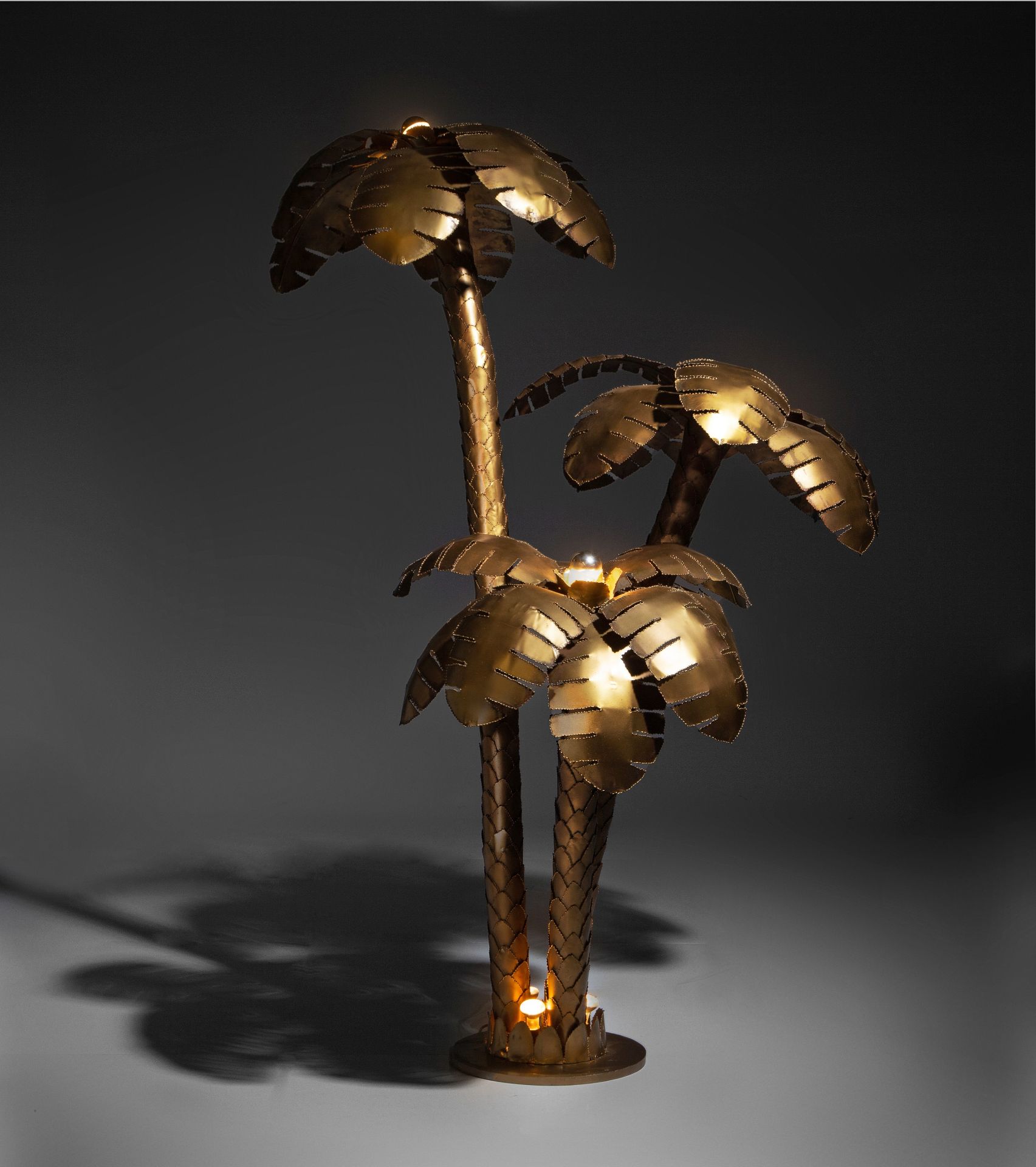 A vintage decorative copy of a palm tree lamp, in the Maison Jansen manner, '70s/80s, H 185 cm - Image 2 of 9
