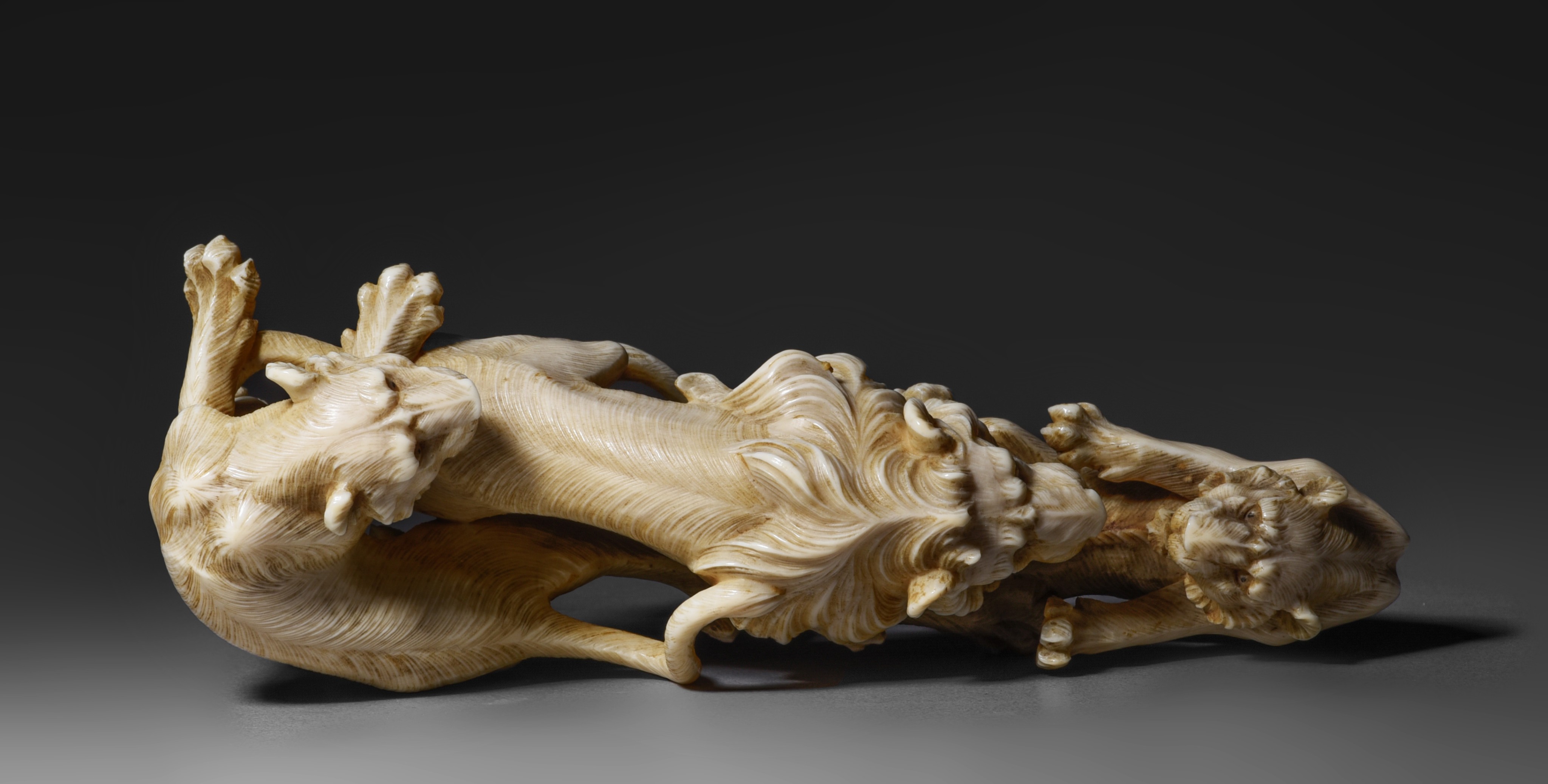 Two Japanese ivory okimono of wild animals, Edo/Meiji period, 144g - 156g (+) - Image 13 of 15