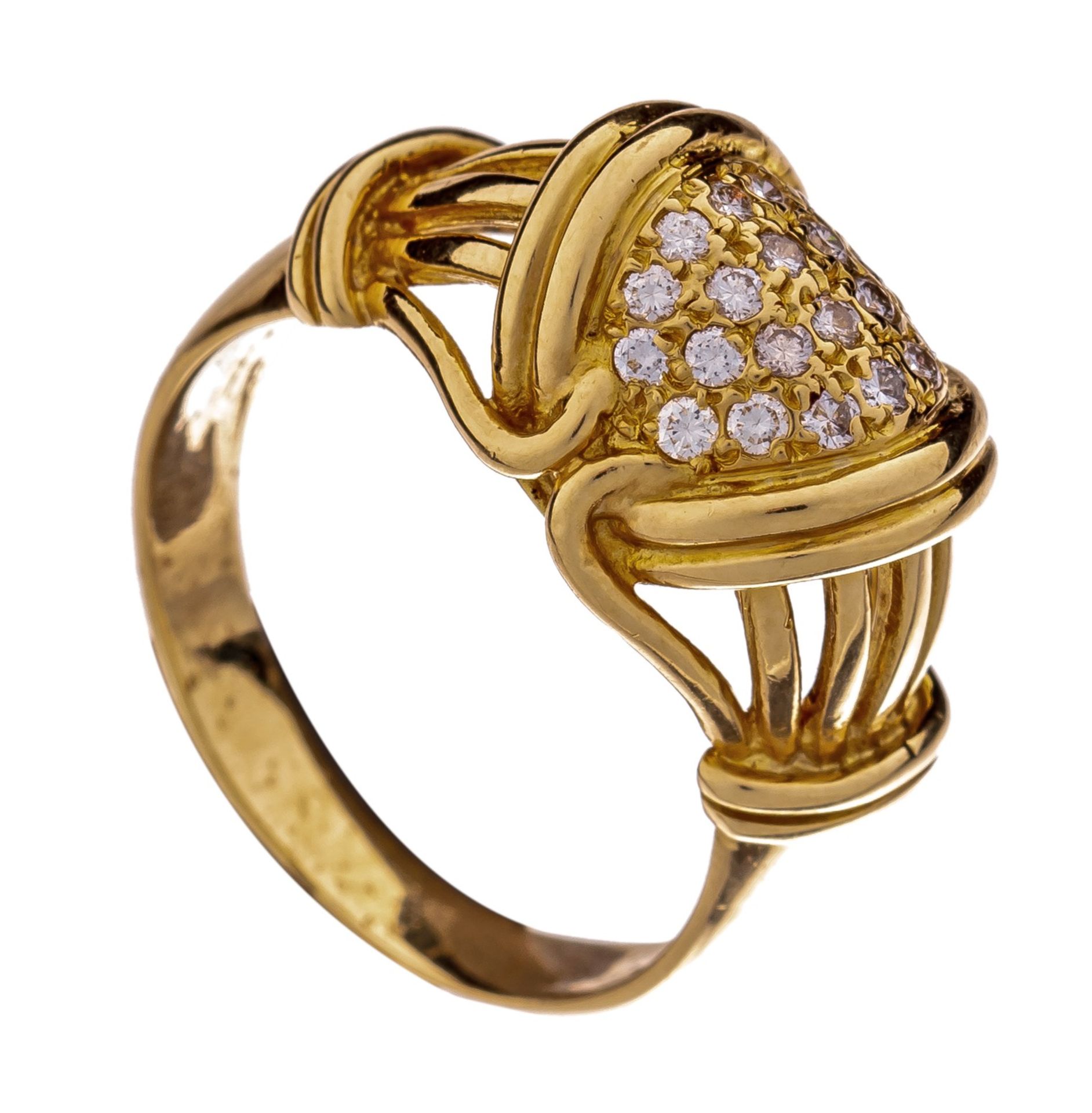 A ring in 18ct gold, set with 19 brilliant cut diamonds, 8,8 g