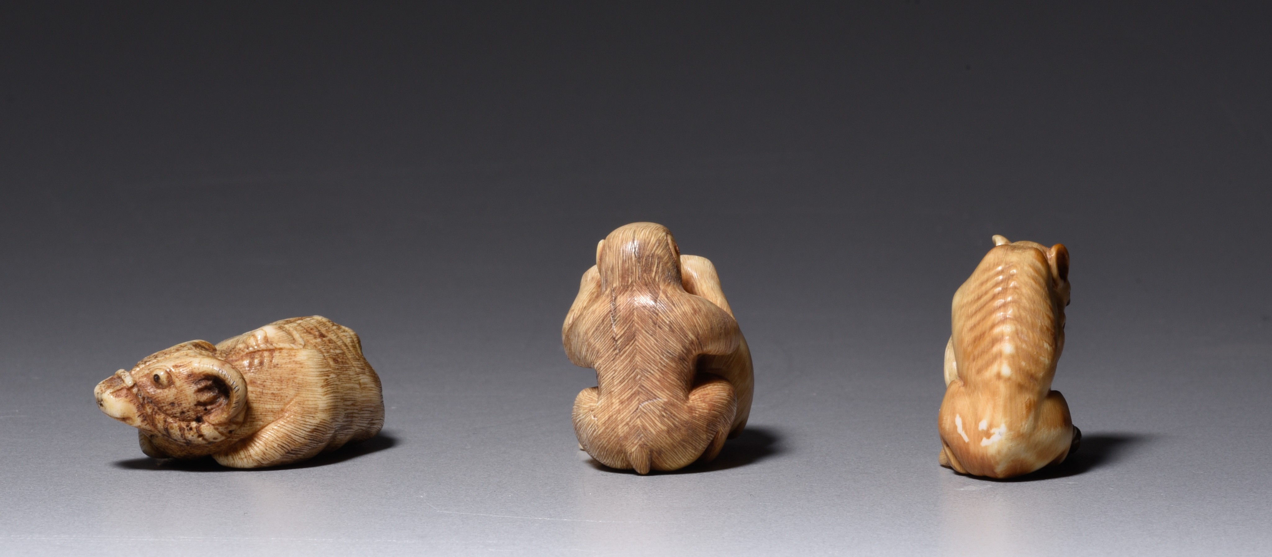 Two Japanese ivory okimono and one ditto netsuke, all signed Tomotada, 13g - 22g - 20g (+) - Image 2 of 6