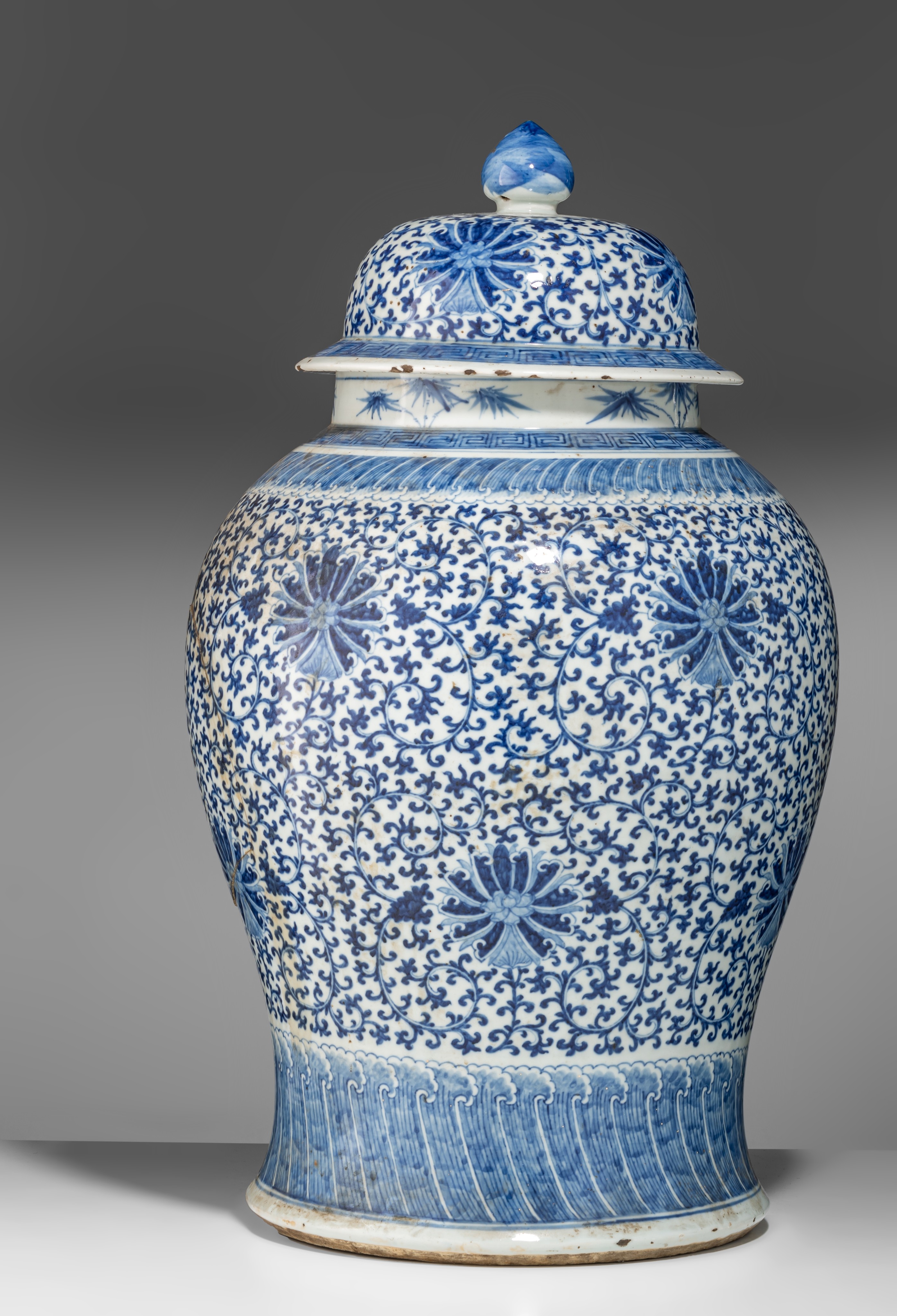 A Chinese blue and white 'Lotus Scroll' covered vase, late 18thC, H 63,5 cm - Image 5 of 9