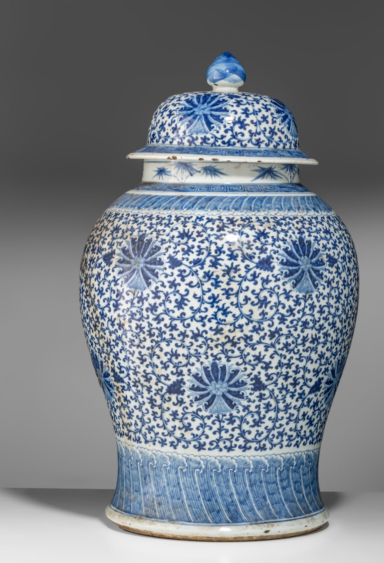 A Chinese blue and white 'Lotus Scroll' covered vase, late 18thC, H 63,5 cm - Image 5 of 9