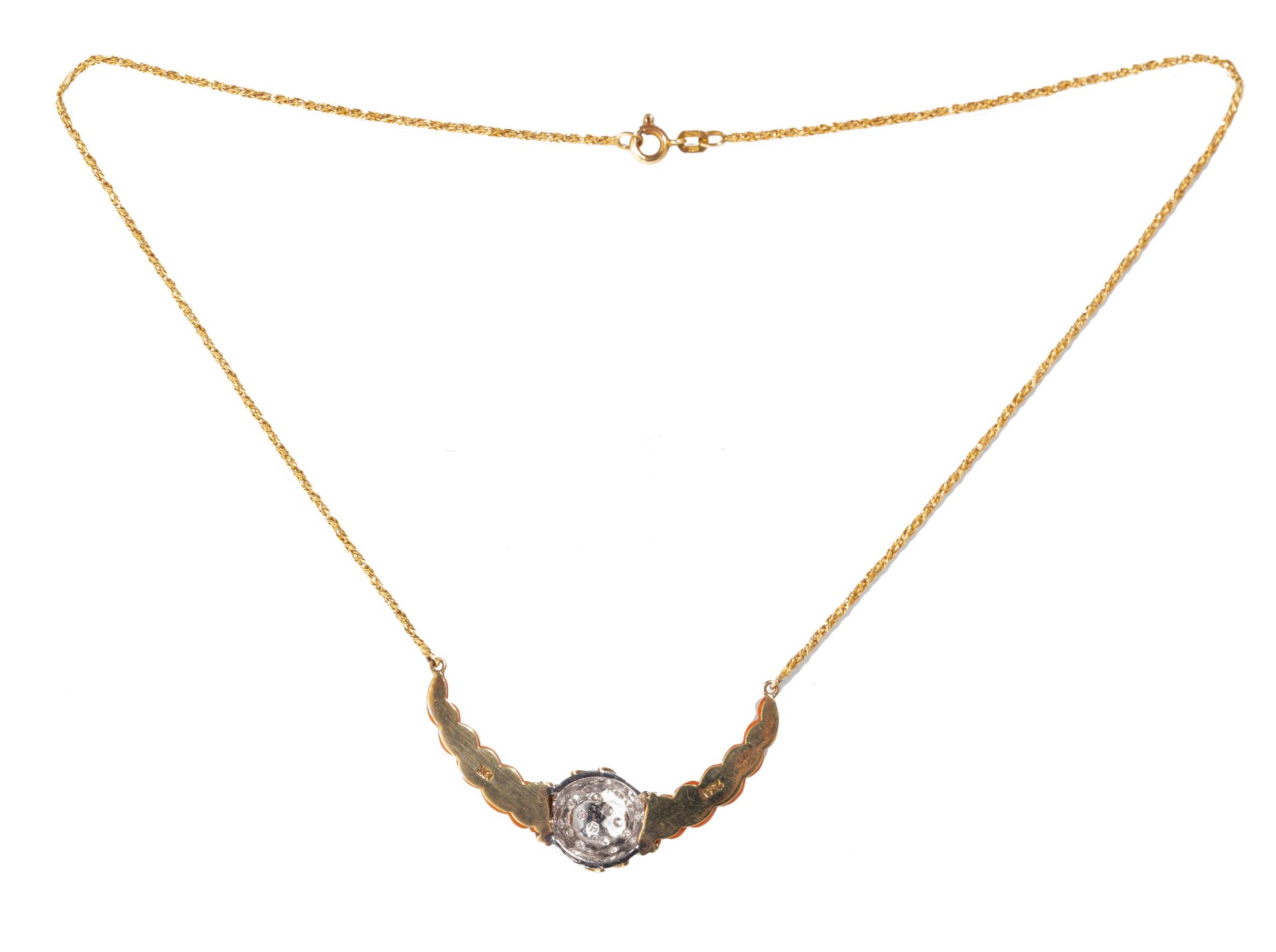 An 18ct yellow gold necklace, the pendant set with corals and brilliant-cut diamonds, L 45,7 Cm - Image 3 of 7