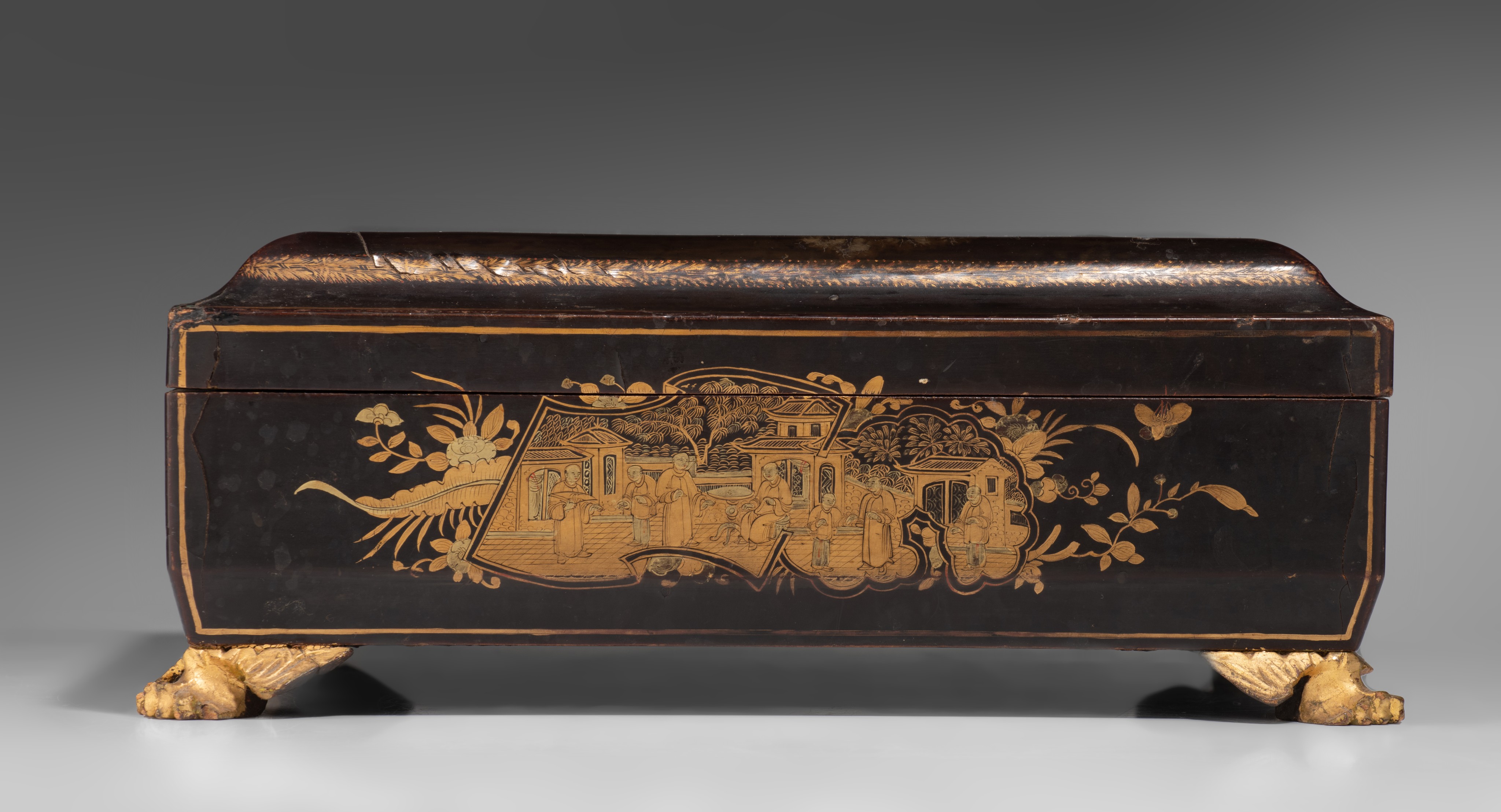 A South-Chinese export gilt and black lacquer game box, 19thC, H 12 - 35 x 30 cm - Image 9 of 10