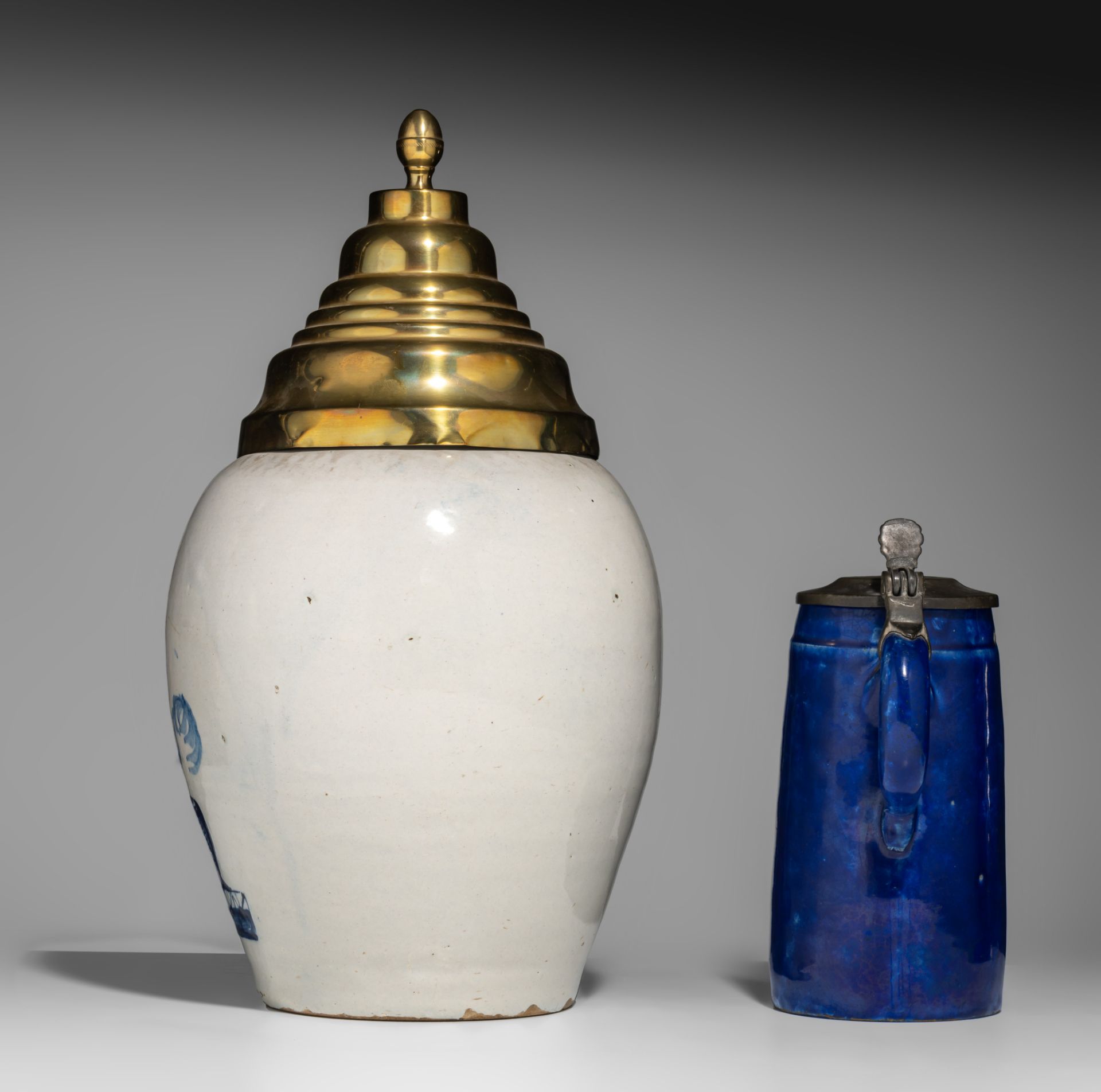 An 18thC Dutch Delft tobacco jar and an early 19thC Brussels one-litre jar, H 21,5 - 39 cm - Image 4 of 8