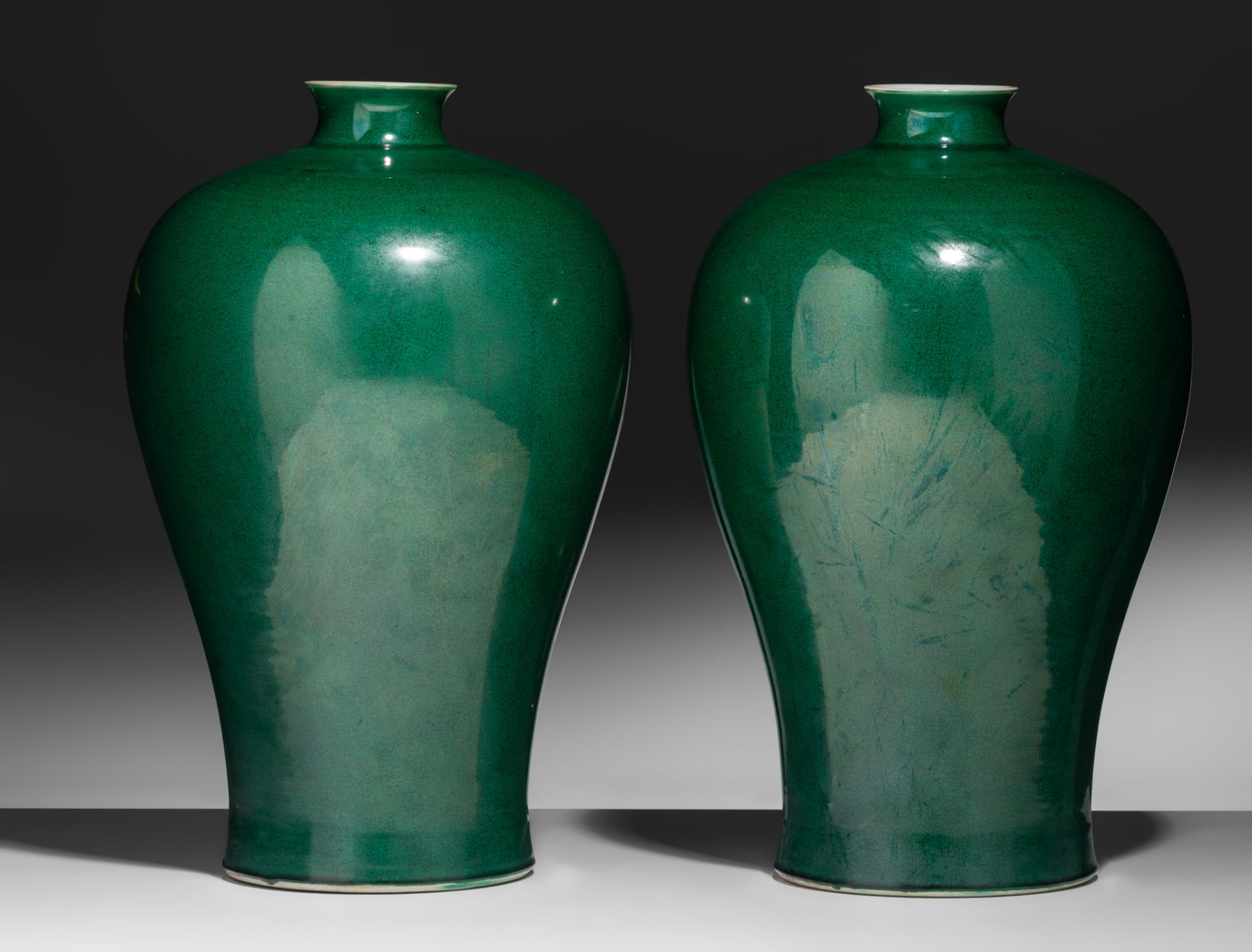 A pair of Chinese monochrome-green glazed meiping vases, with a Yongzheng mark, 20thC, H 38 cm - Bild 4 aus 9