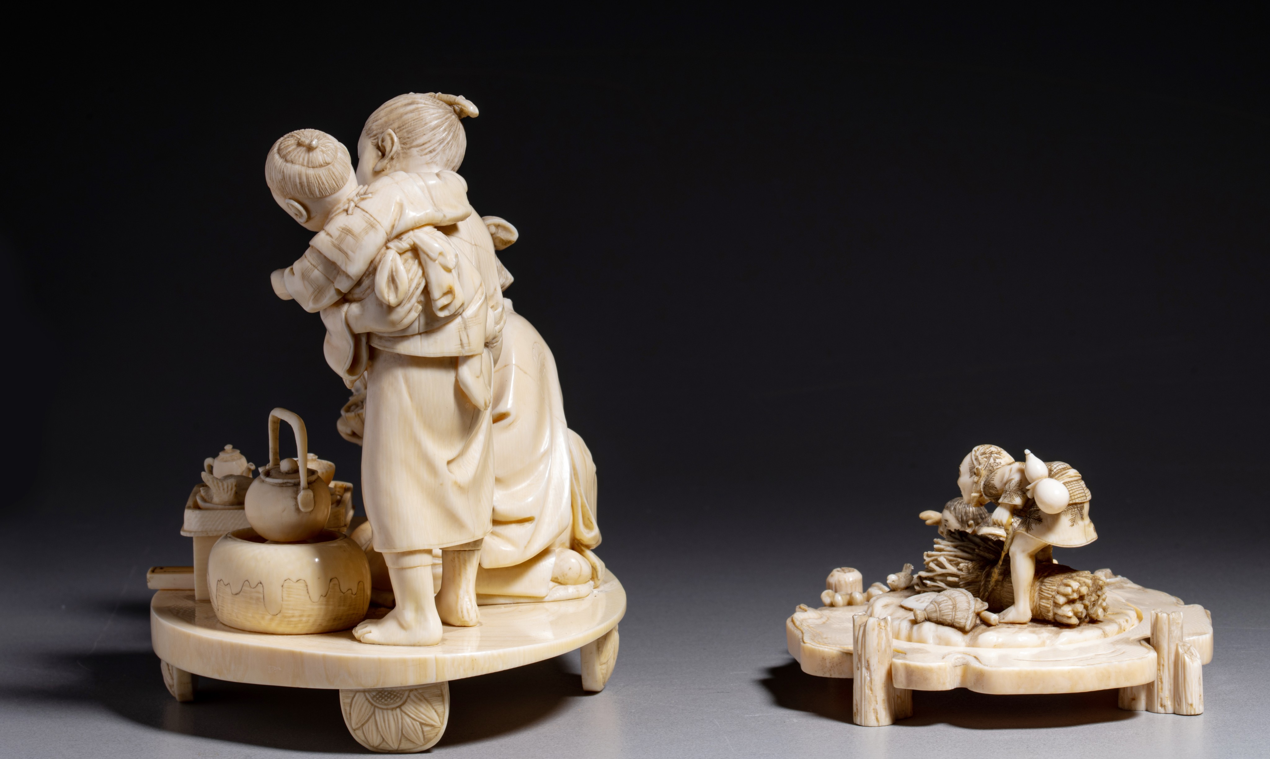 Two Japanese ivory animated scenes, H 12,4 cm - H 5,2 cm, 451g - 118g (+) - Image 2 of 7