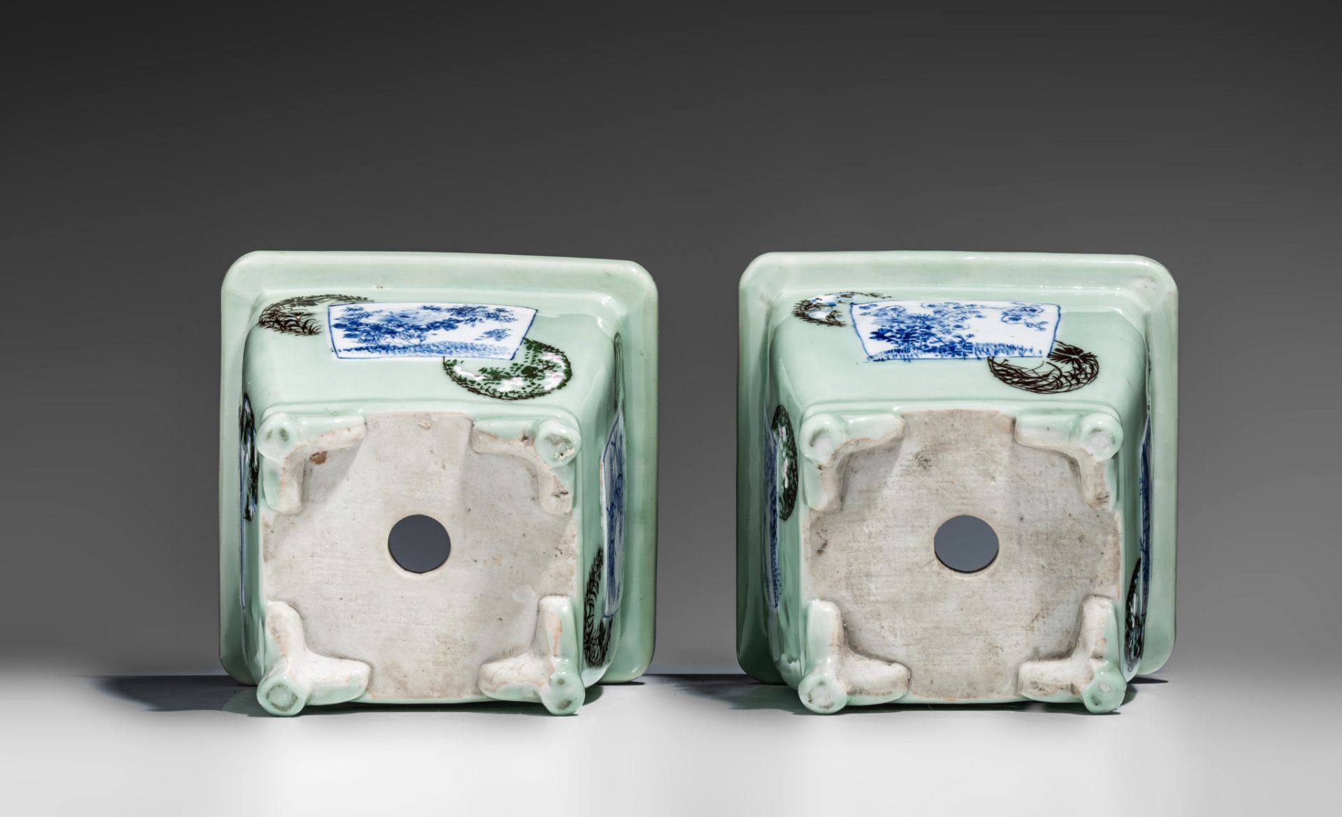 Two Japanese celadon ground planters, late Meiji/ early Taisho period, 17,5 x 17,5 cm - H 15,5 cm - Image 8 of 8