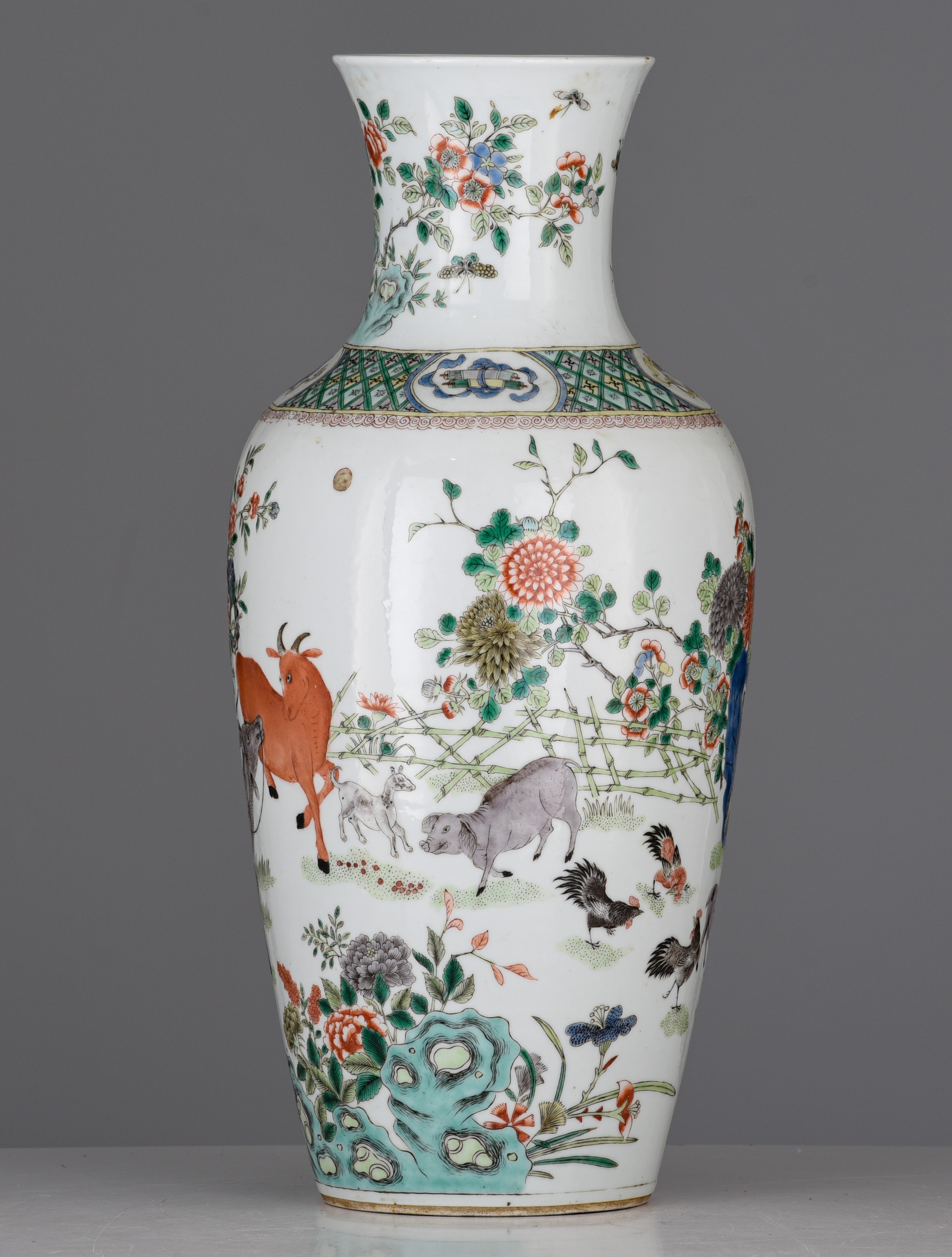 A Chinese famille verte 'Animals' vase, 19thC, H 45 cm - Image 3 of 7