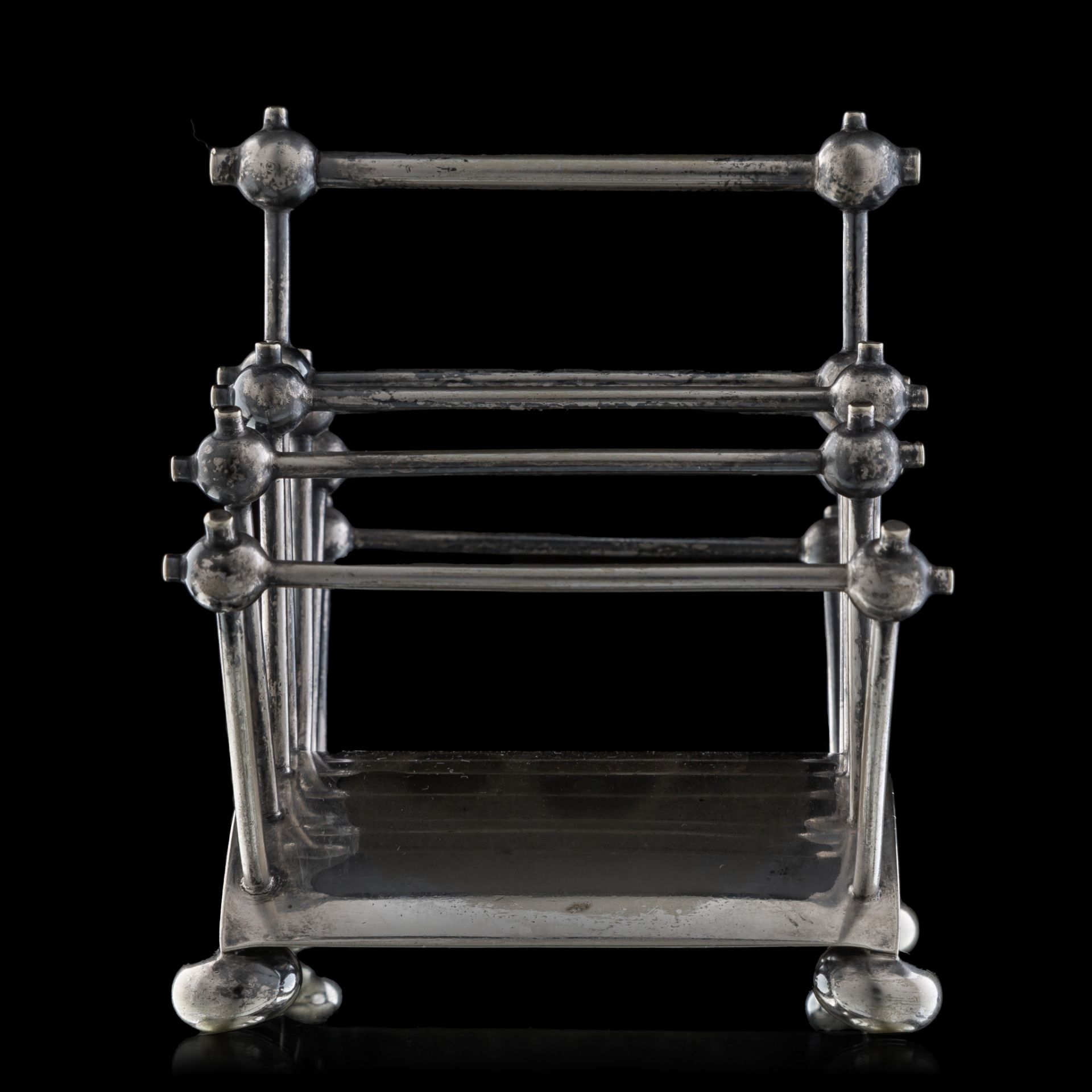A silver-plated letter or toast rack, marked Hukin & Heath 2556, 1881, H 12,5 cm - Image 3 of 8