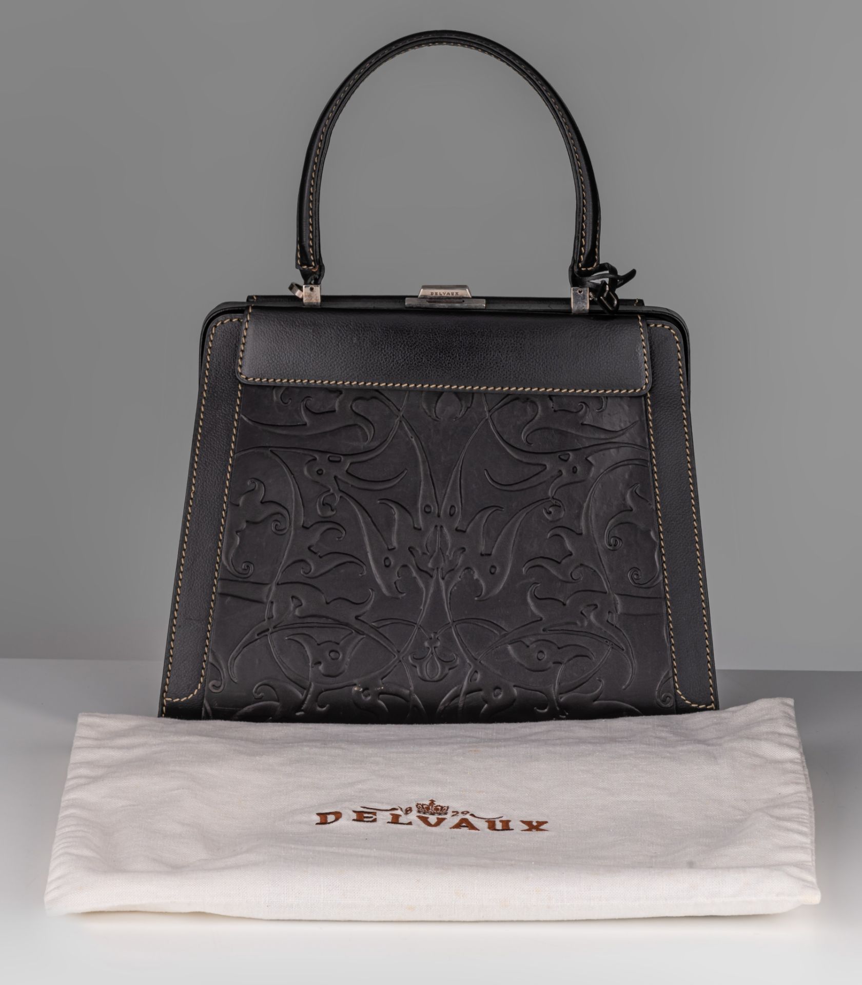 A Delvaux 'Jumping Illusion' handbag in black leather, with adjustable covers - Image 2 of 15