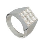 An 18ct white gold ring, set with 9 brilliant-cut diamonds, weight: 13,39 g