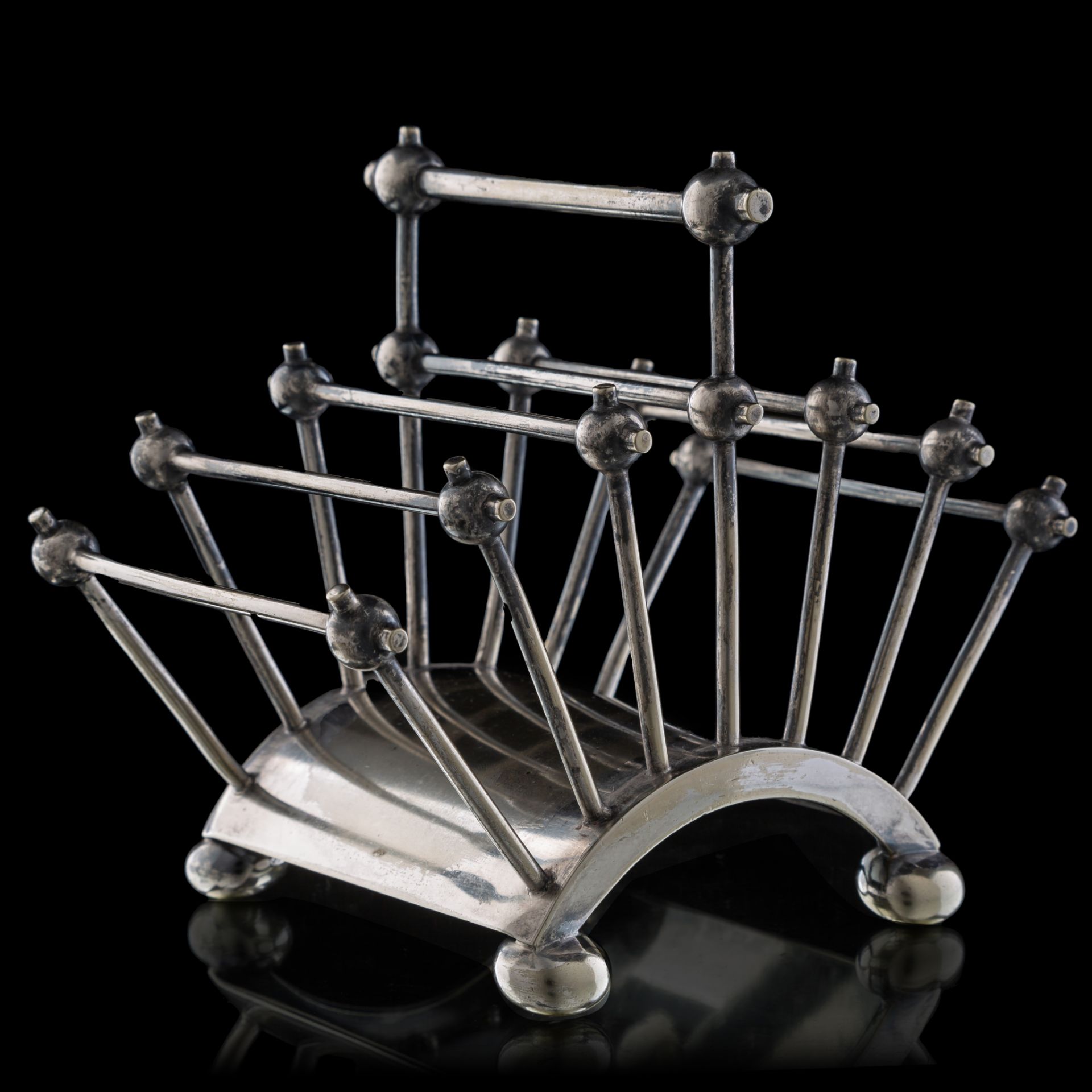 A silver-plated letter or toast rack, marked Hukin & Heath 2556, 1881, H 12,5 cm