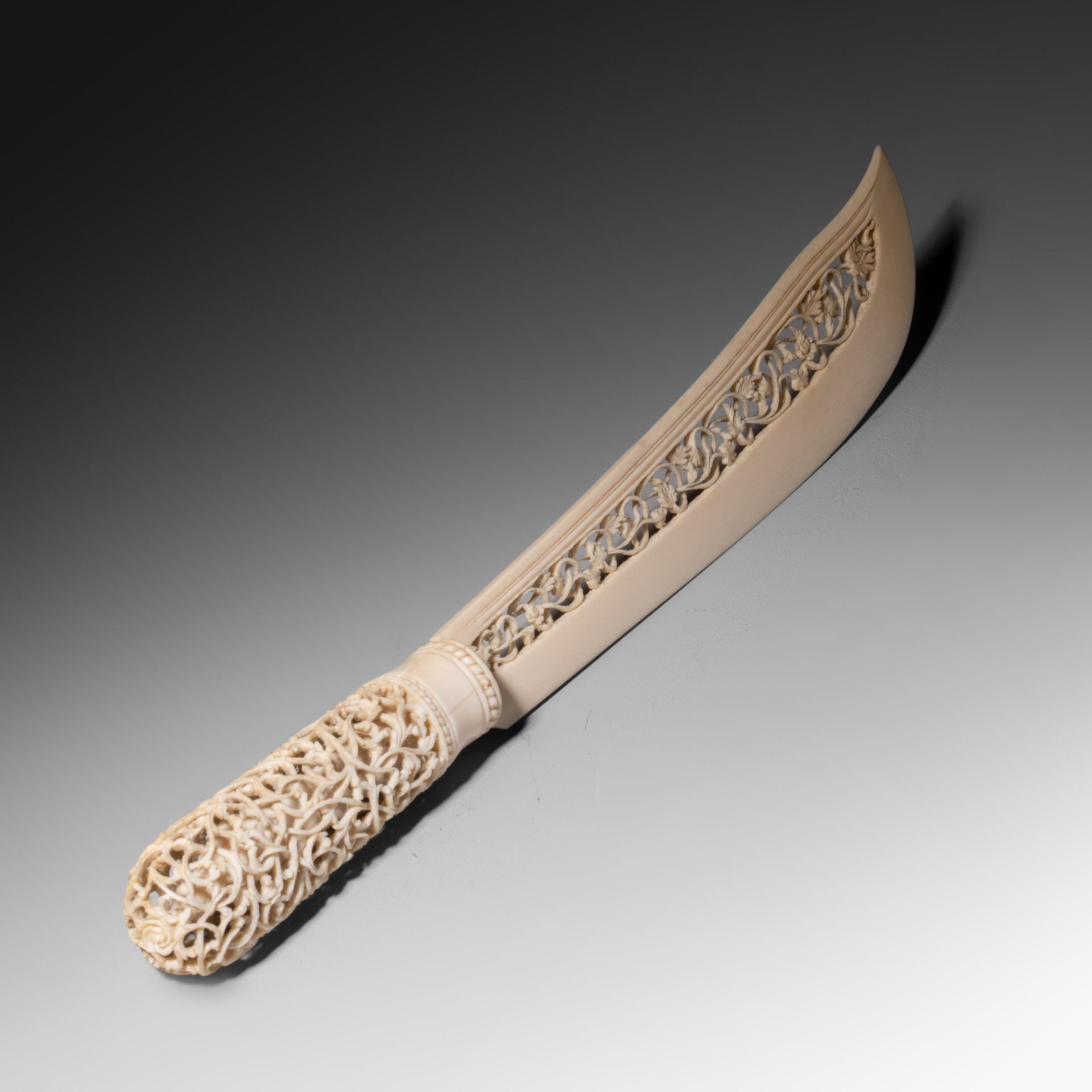 Two Burmese Colonial Ivory paperknives, L 51 cm - 200 g / L 35,8 cm - 80 g, both items are 19th or e - Bild 8 aus 18