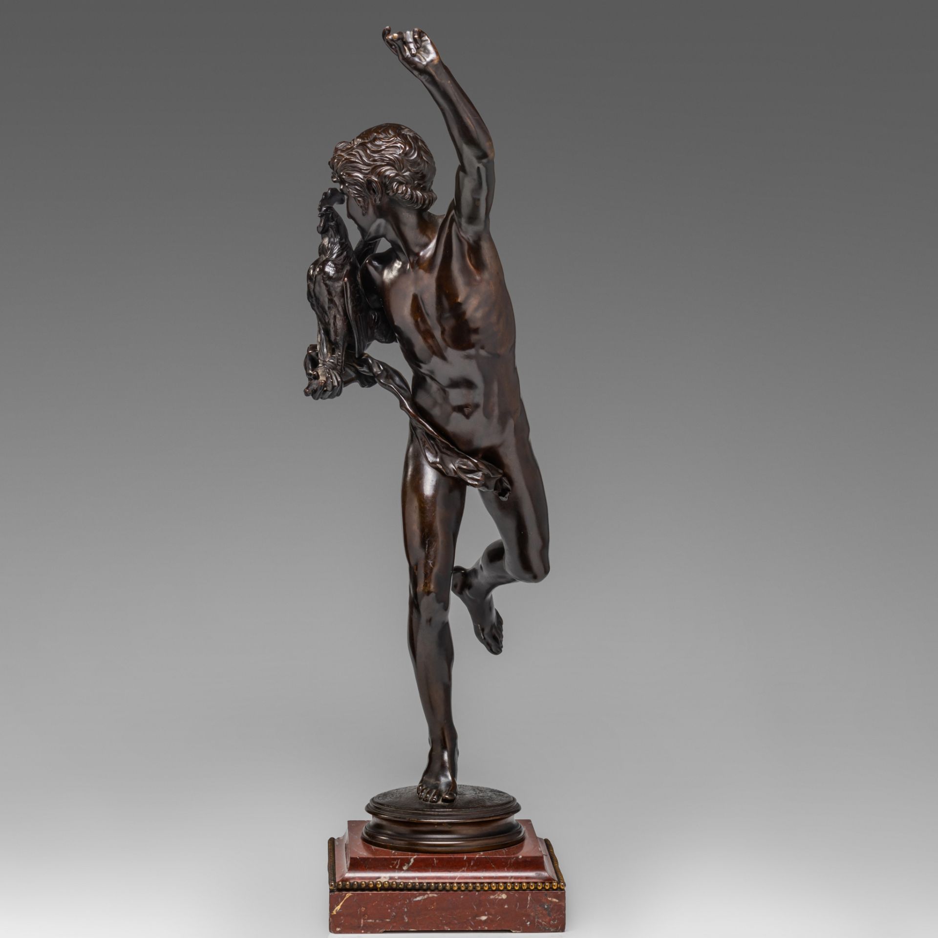 Alexandre Falguire (1831-1900), 'Le vainqueur au combat de coqs', patinated bronze fixed on a marble - Bild 3 aus 14