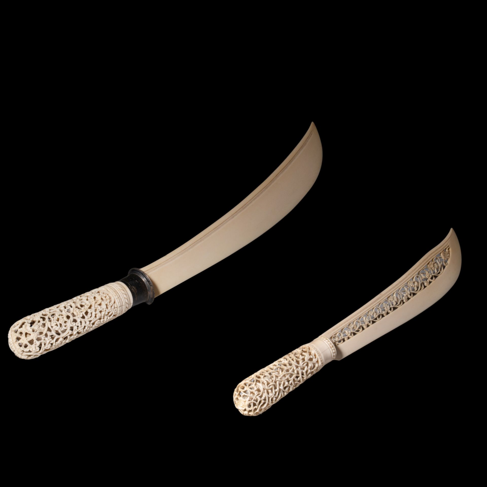 Two Burmese Colonial Ivory paperknives, L 51 cm - 200 g / L 35,8 cm - 80 g, both items are 19th or e - Bild 3 aus 18