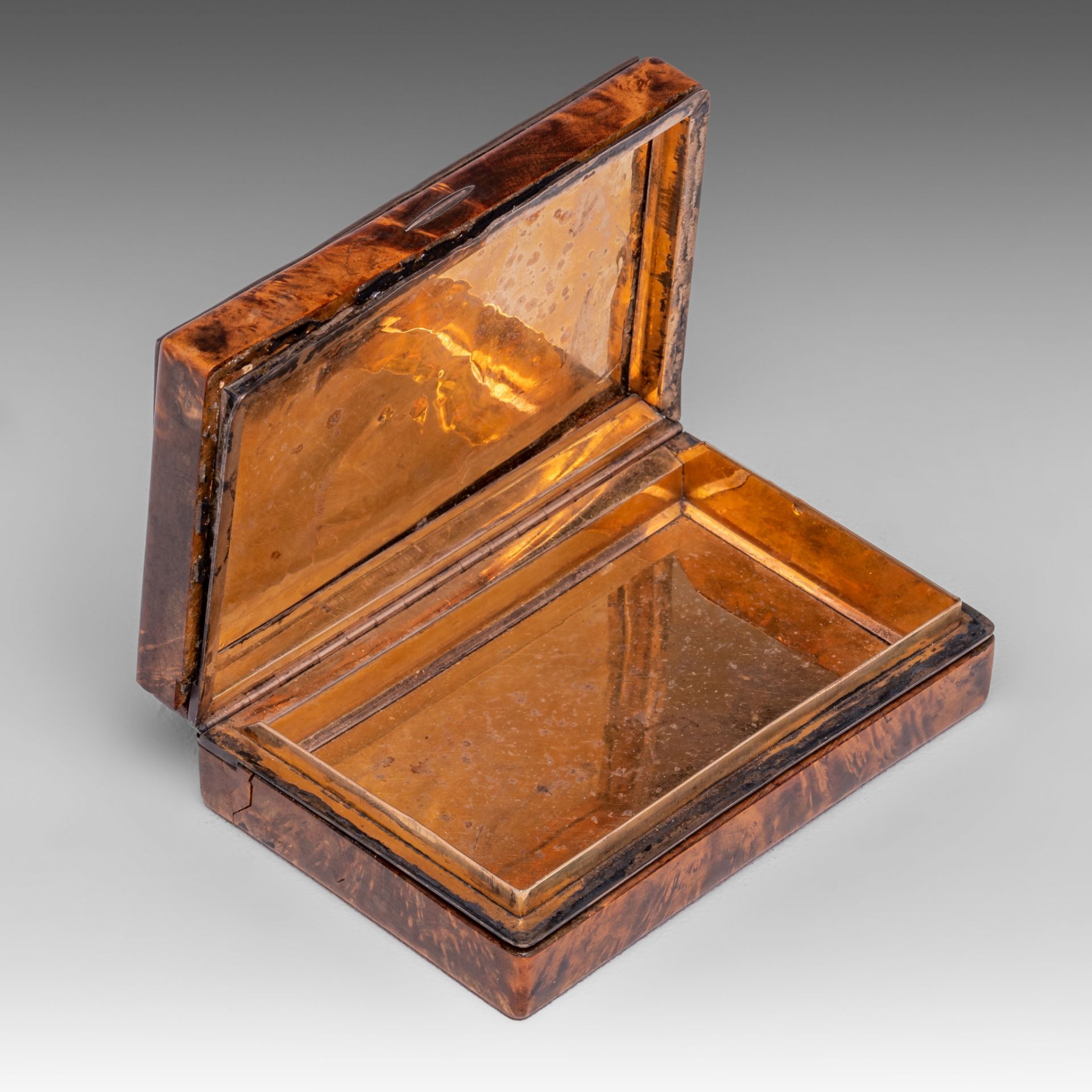 An interesting collection of three snuffboxes, 18th/19thC, H 5 cm (tallest) - Image 13 of 17