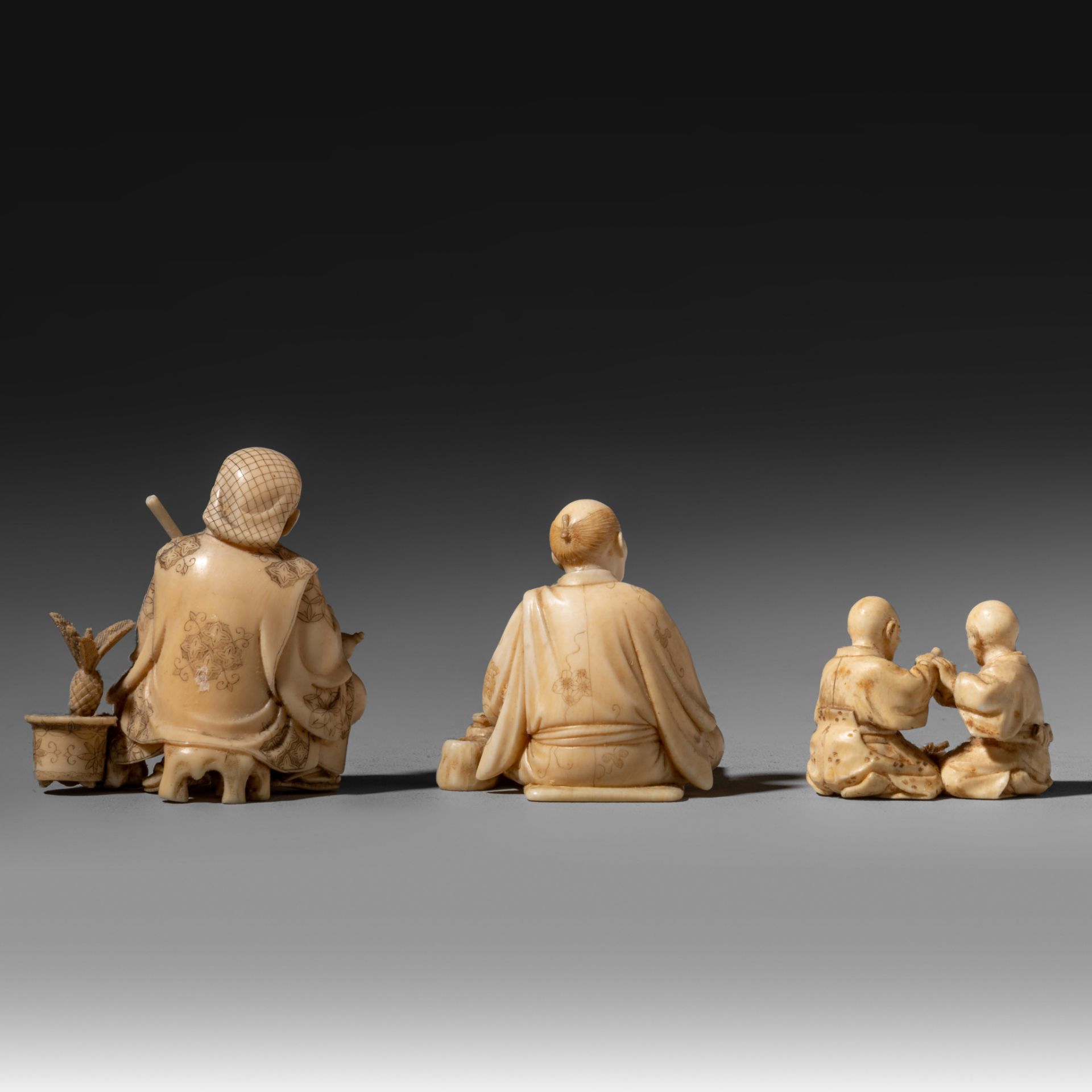 Three Japanese Meiji period ivory okimono illustrating daily life in 19th century Japan, H 5,9 - 5 - - Bild 4 aus 7