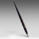 A Japanese Namiki togidashi maki-e lacquered traveling pen, signed, L with nib concealed 15,3 - L wi