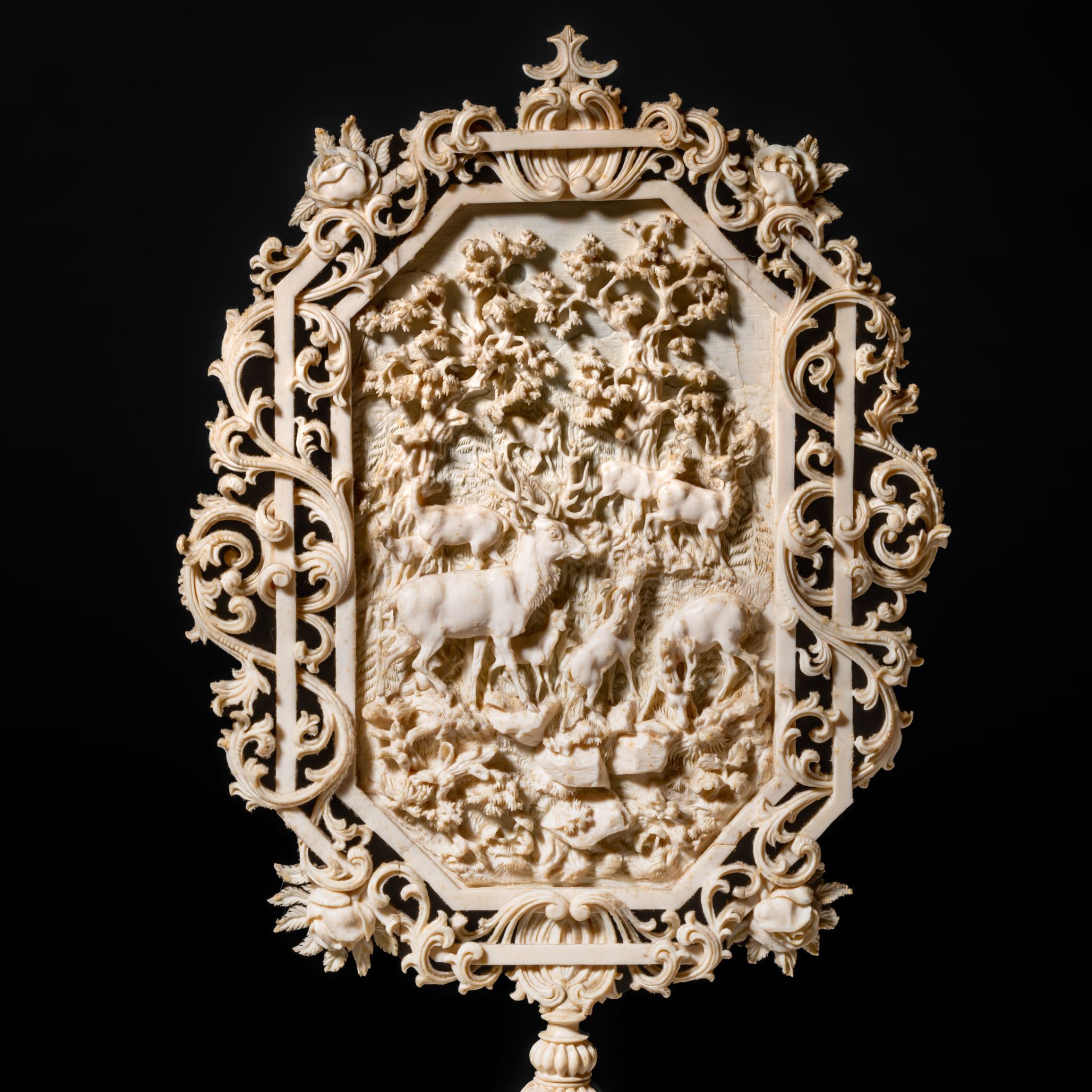 A 19thC, probably German, richly carved ivory candle screen, H 43,5 cm - 491 g (+) - Image 6 of 6