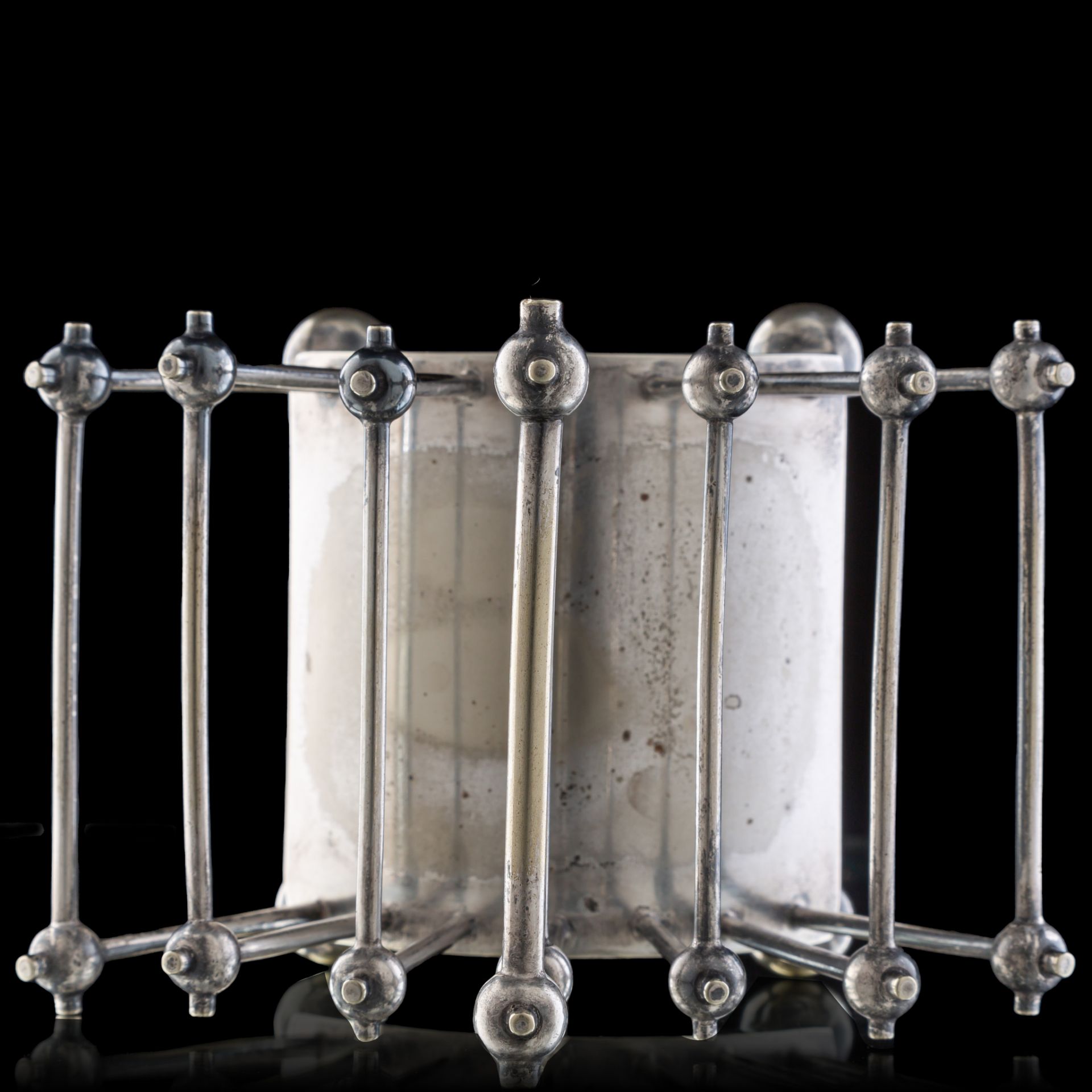 A silver-plated letter or toast rack, marked Hukin & Heath 2556, 1881, H 12,5 cm - Image 8 of 8