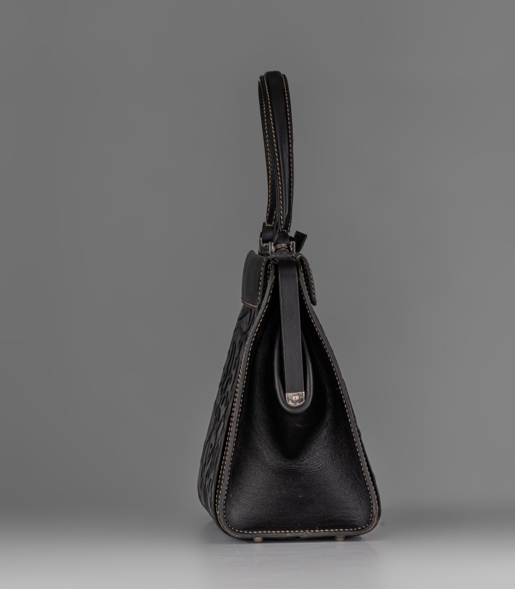 A Delvaux 'Jumping Illusion' handbag in black leather, with adjustable covers - Image 5 of 15