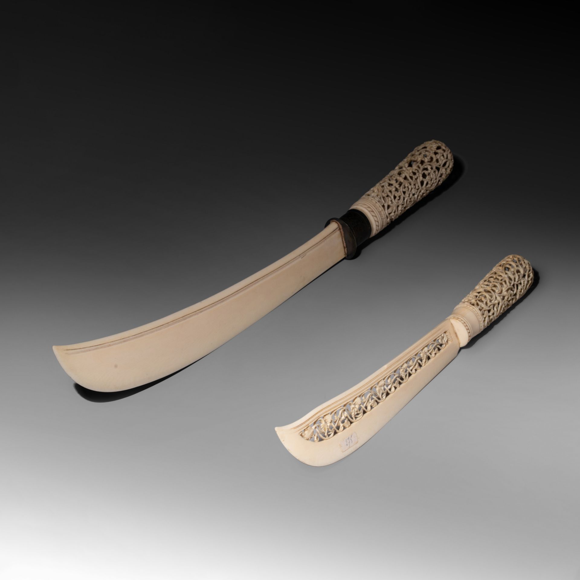 Two Burmese Colonial Ivory paperknives, L 51 cm - 200 g / L 35,8 cm - 80 g, both items are 19th or e