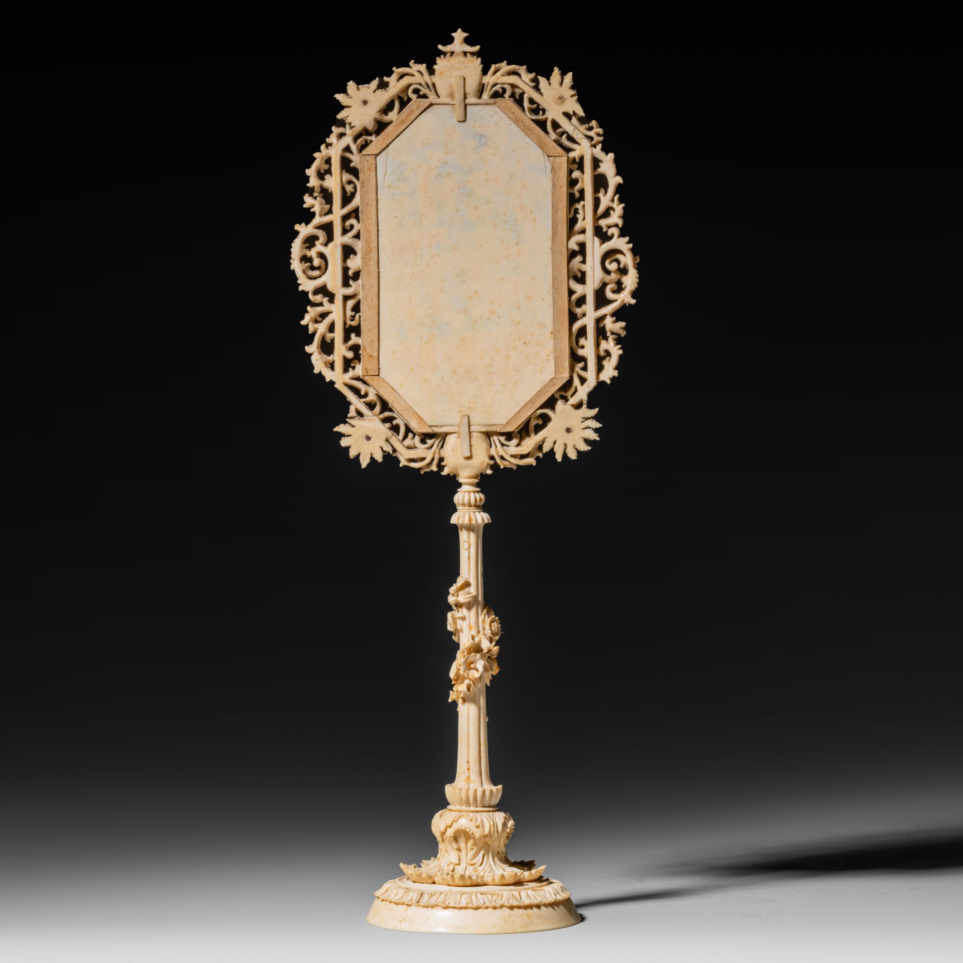 A 19thC, probably German, richly carved ivory candle screen, H 43,5 cm - 491 g (+) - Image 4 of 6