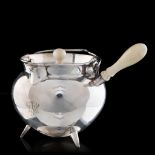 A silver-plated brandy pan with ivory handle and knob, on spiky feet, Sheffield, ca 1880, H 12,5 cm