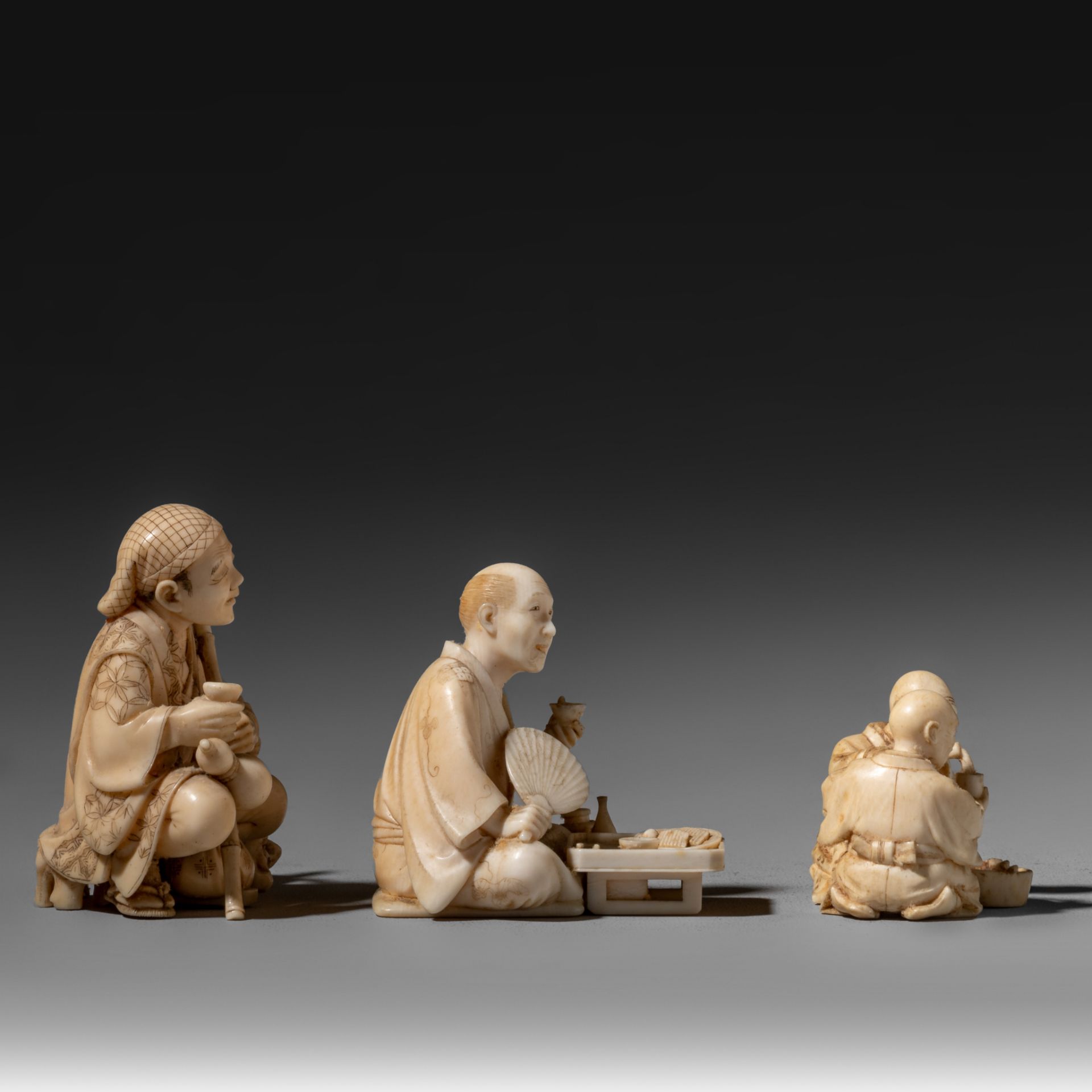 Three Japanese Meiji period ivory okimono illustrating daily life in 19th century Japan, H 5,9 - 5 - - Bild 5 aus 7