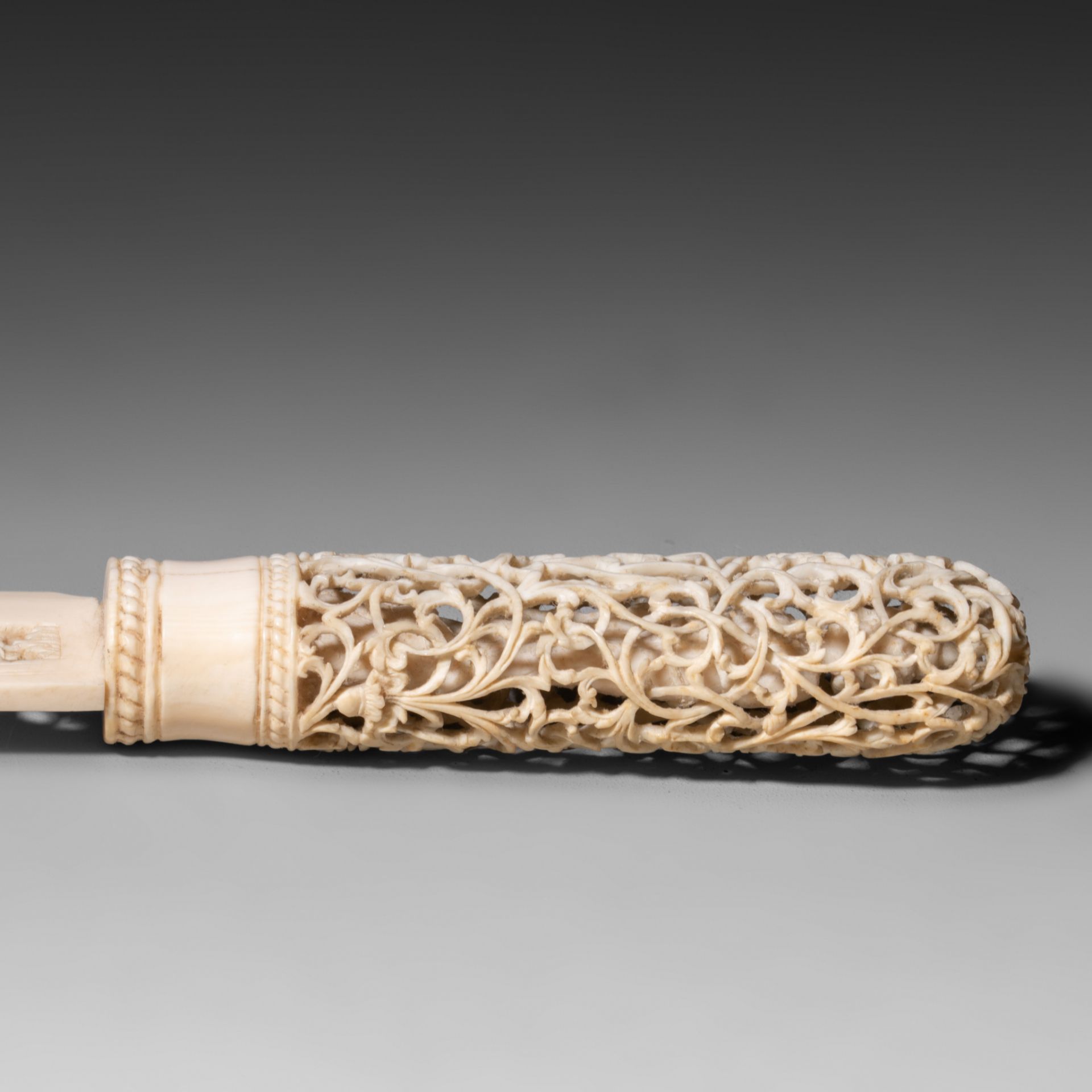 Two Burmese Colonial Ivory paperknives, L 51 cm - 200 g / L 35,8 cm - 80 g, both items are 19th or e - Bild 17 aus 18