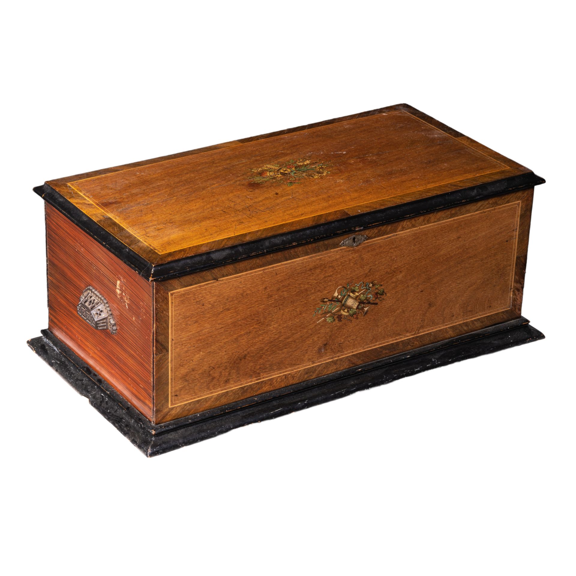 A Victorian mahogany and rosewood veneered cylinder musical box, 1920s, H 28,5 - W 70- D 37 cm - Image 10 of 10
