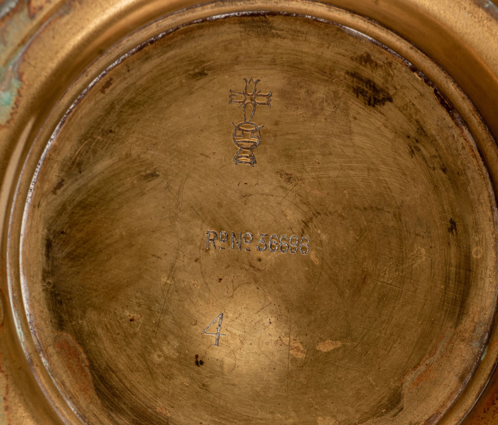 A yellow copper water jug, marked Benham & Froud Co, reg. no. Rd No 36696, 1885, H 35,5 cm - Image 9 of 9
