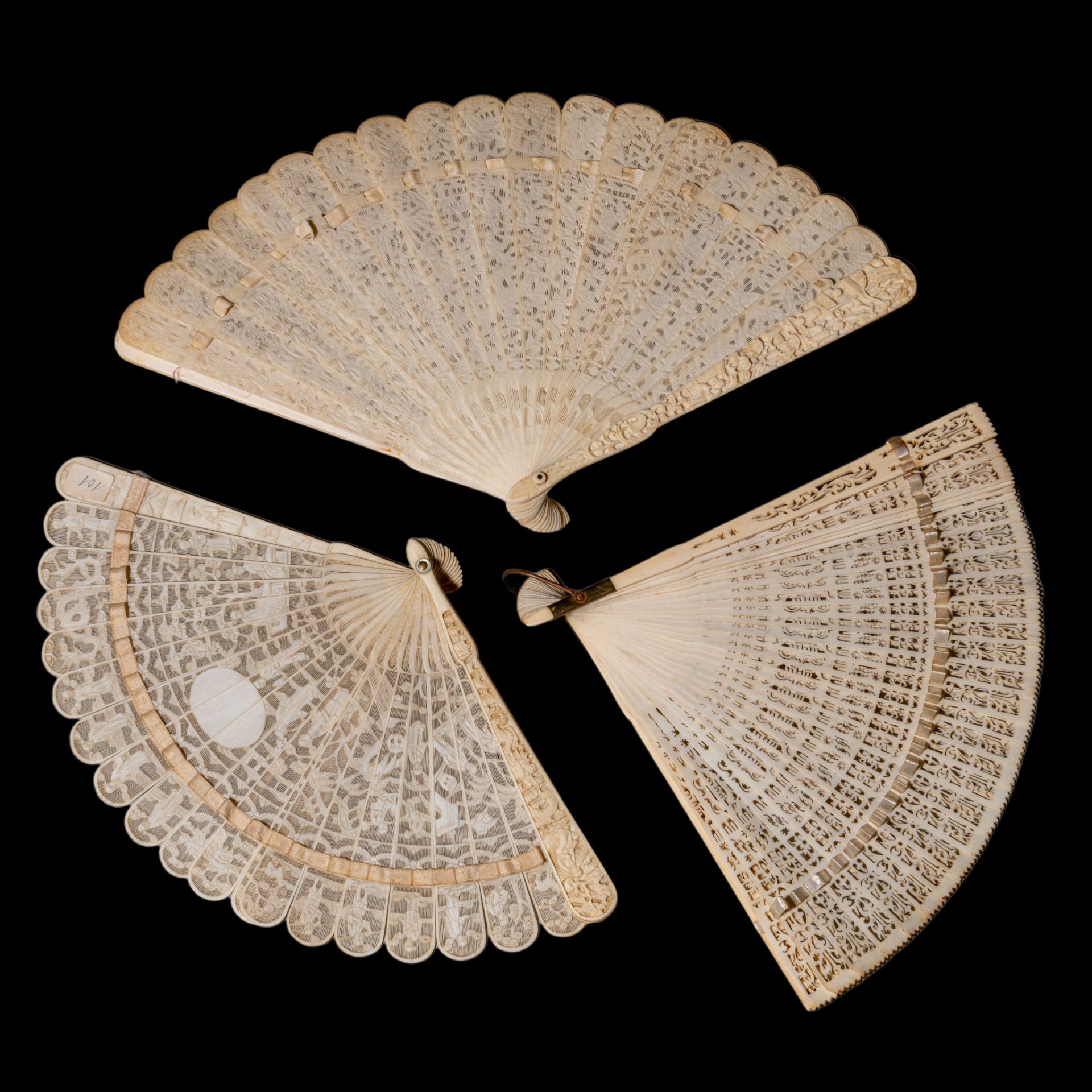 Three Chinese late Qing / early Republic ivory fans, H 16,4 - 19,4 - 20,3 cm / 39 - 77 - 54 g. - W f