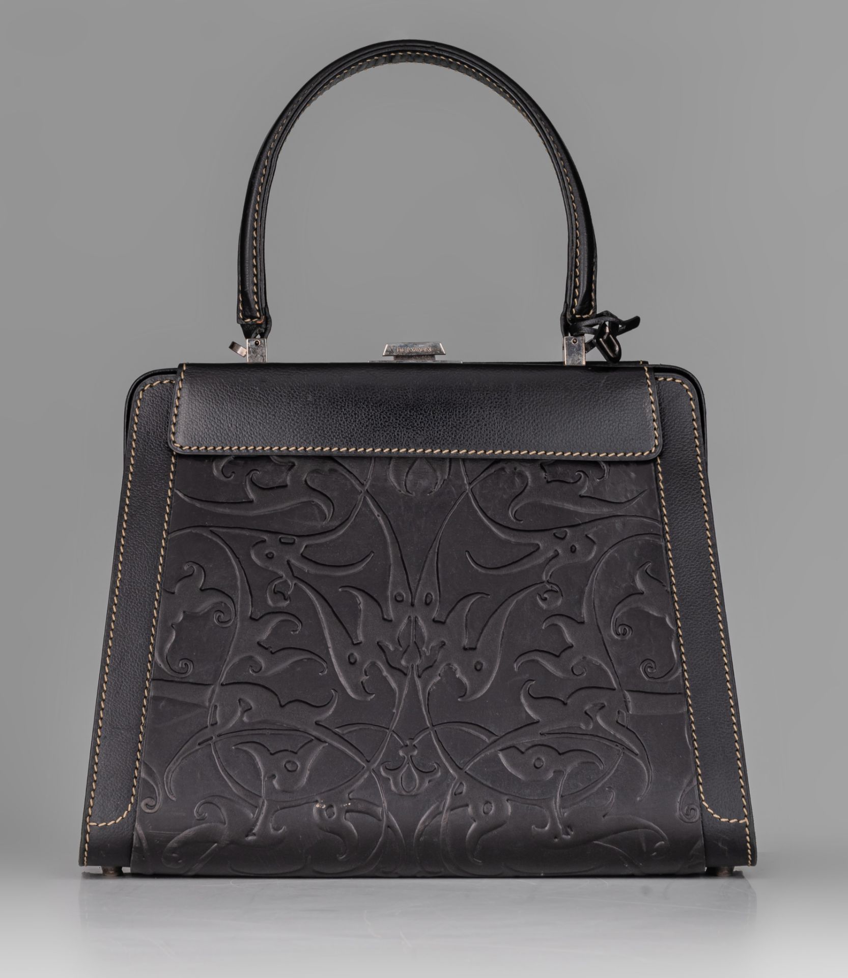A Delvaux 'Jumping Illusion' handbag in black leather, with adjustable covers - Image 4 of 15