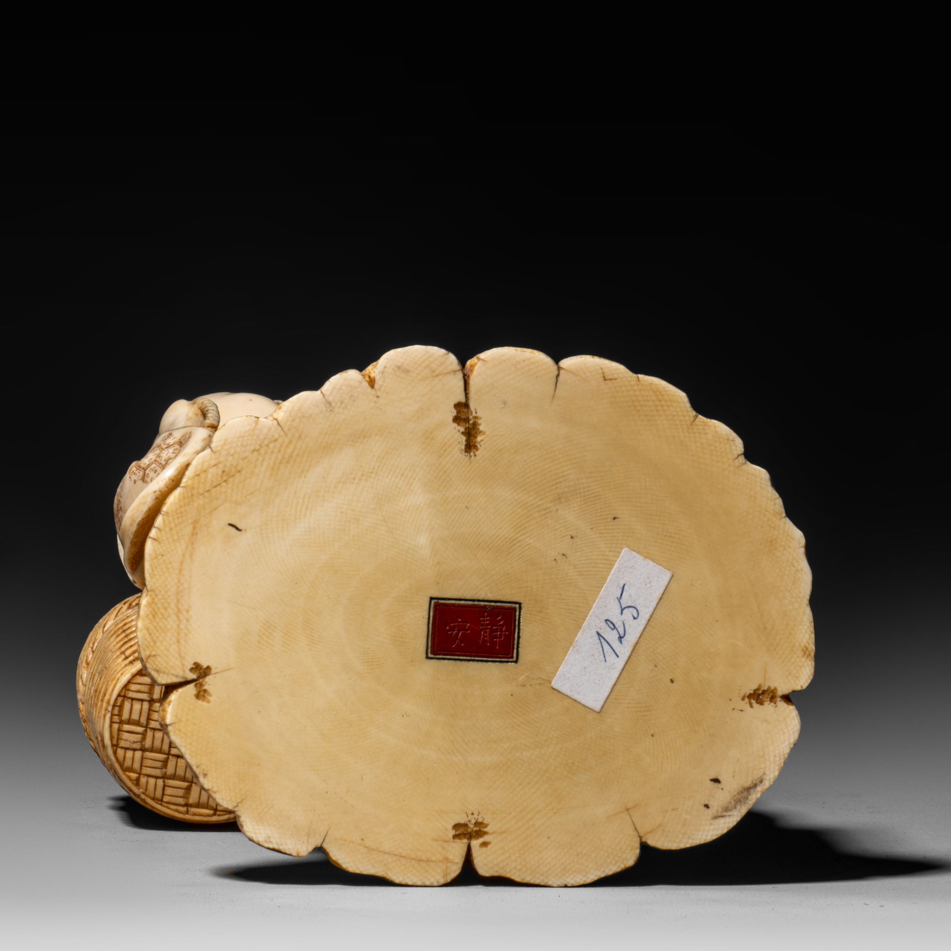 A Japanese Meiji period ivory okimono H 18,5 cm - 846 g (+) - Bild 9 aus 9