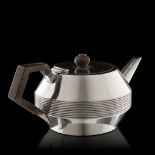 A silver-plated tea pot, with a wooden handle and knob, marked Richard Hodd, 1882, H 7,9 cm