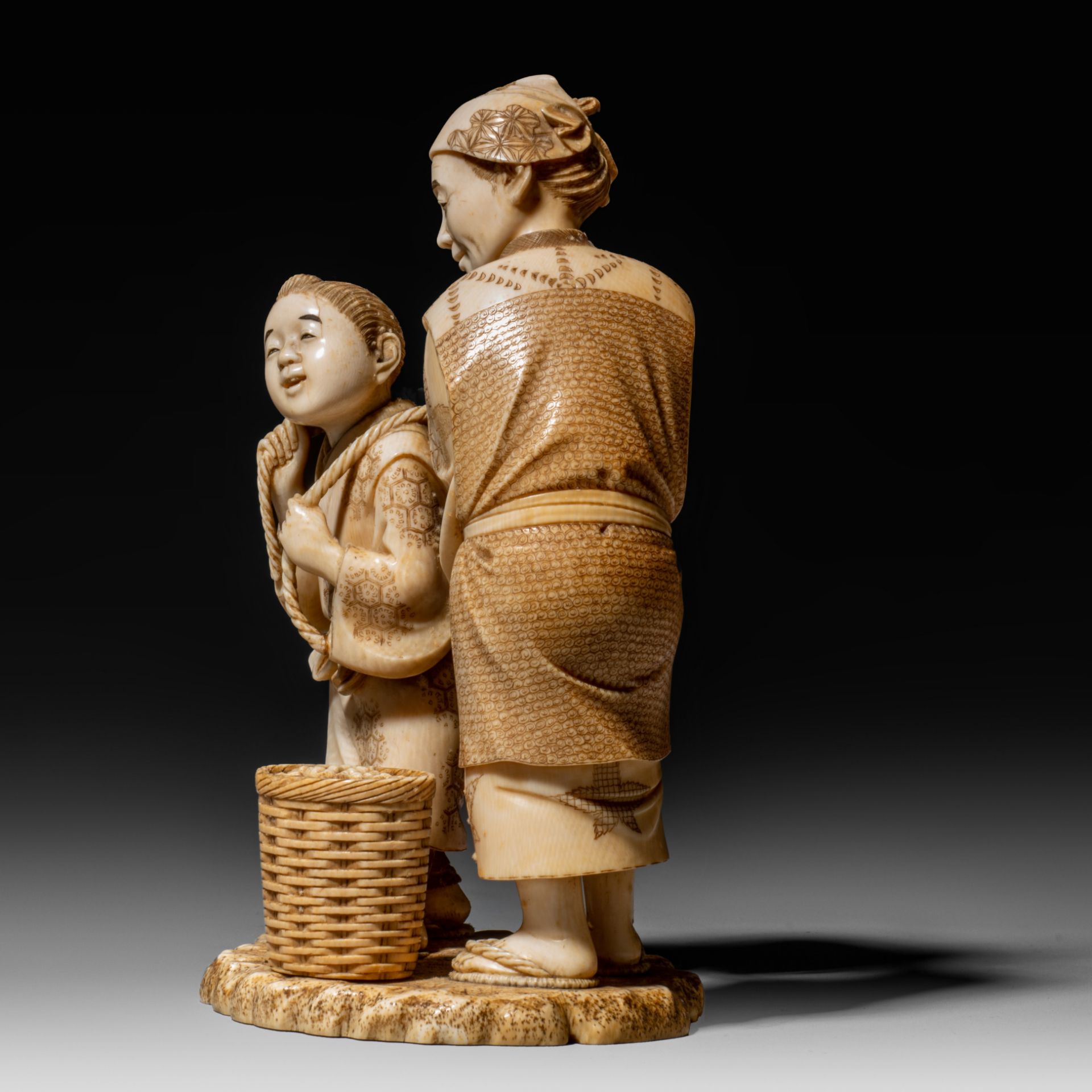 A Japanese Meiji period ivory okimono H 18,5 cm - 846 g (+) - Bild 3 aus 9