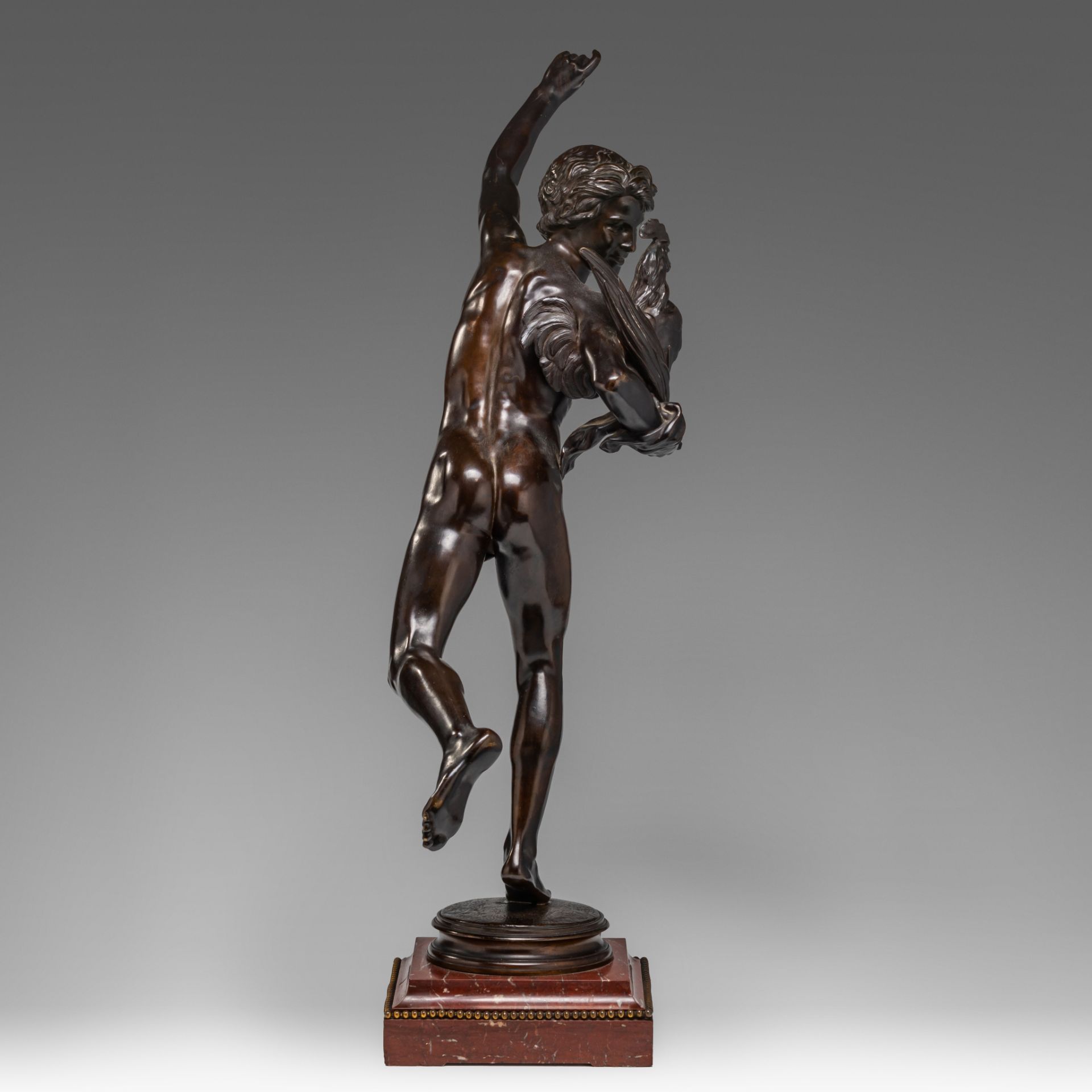 Alexandre Falguire (1831-1900), 'Le vainqueur au combat de coqs', patinated bronze fixed on a marble - Bild 6 aus 14