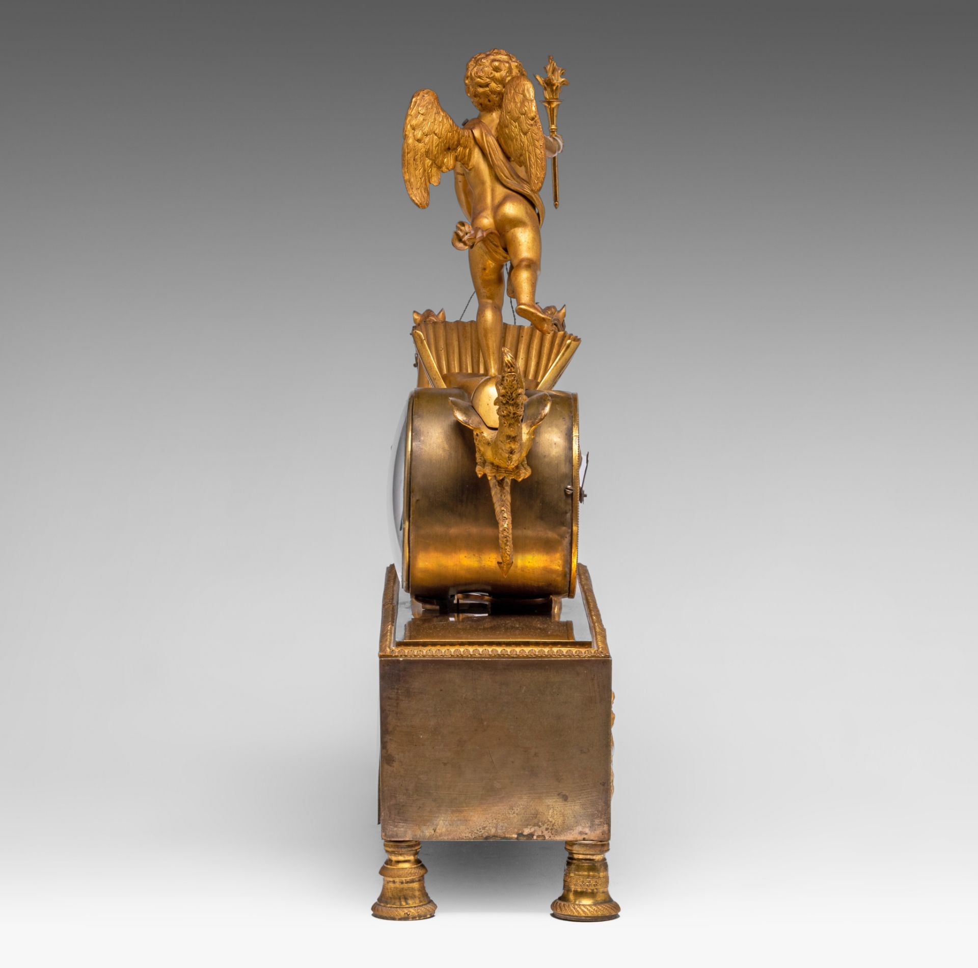 A fine Empire gilt bronze mantle clock of Cupid's chariot, ca. 1810, H 49 - W 46,5 cm - Image 5 of 6