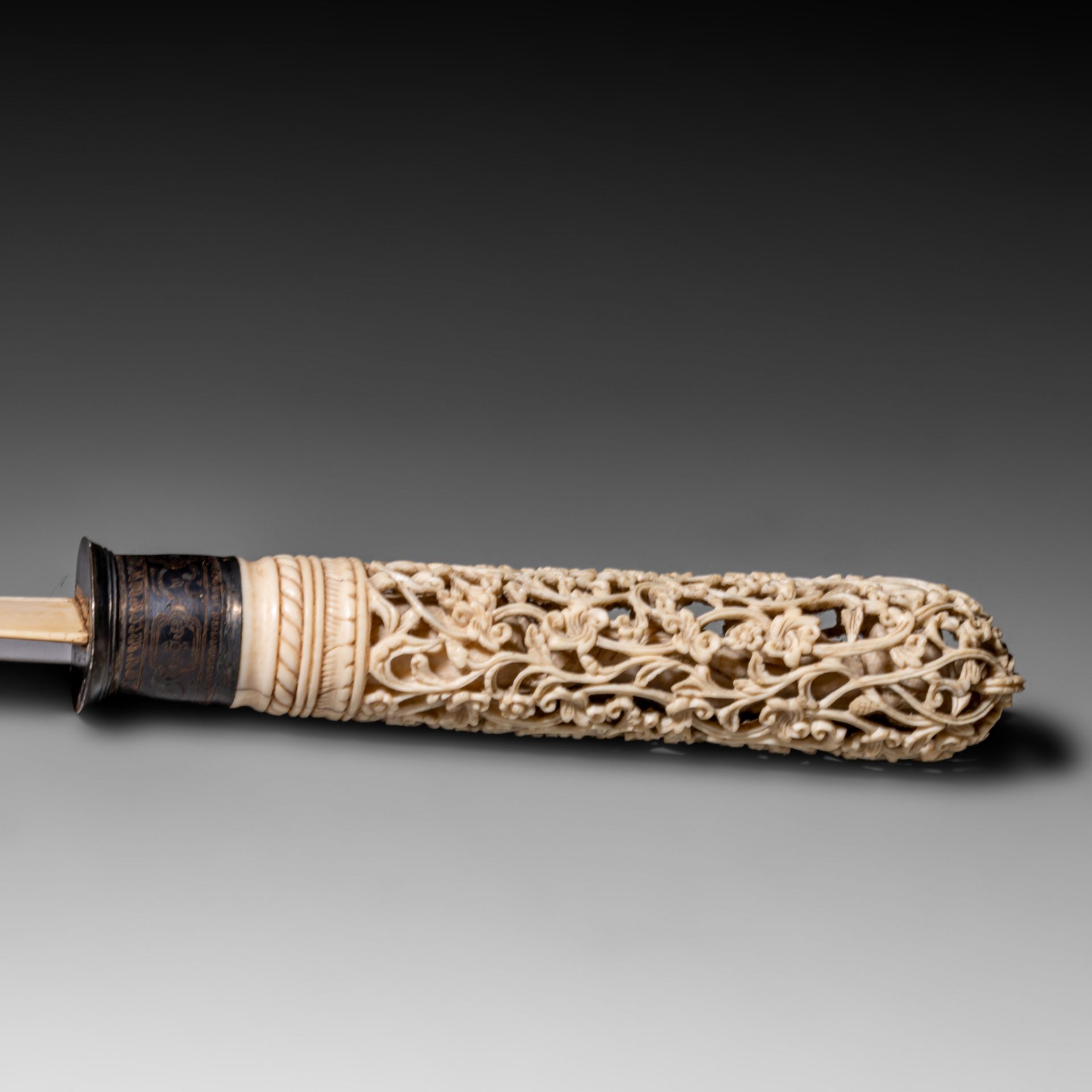 Two Burmese Colonial Ivory paperknives, L 51 cm - 200 g / L 35,8 cm - 80 g, both items are 19th or e - Bild 12 aus 18
