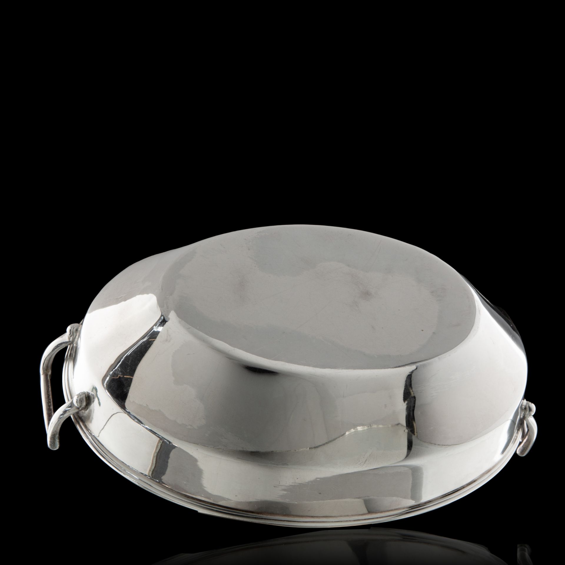 An oval silver bowl and cover, hallmarked London, year letter G, maker's mark EH, 1882-83, 273 g, H - Image 6 of 8