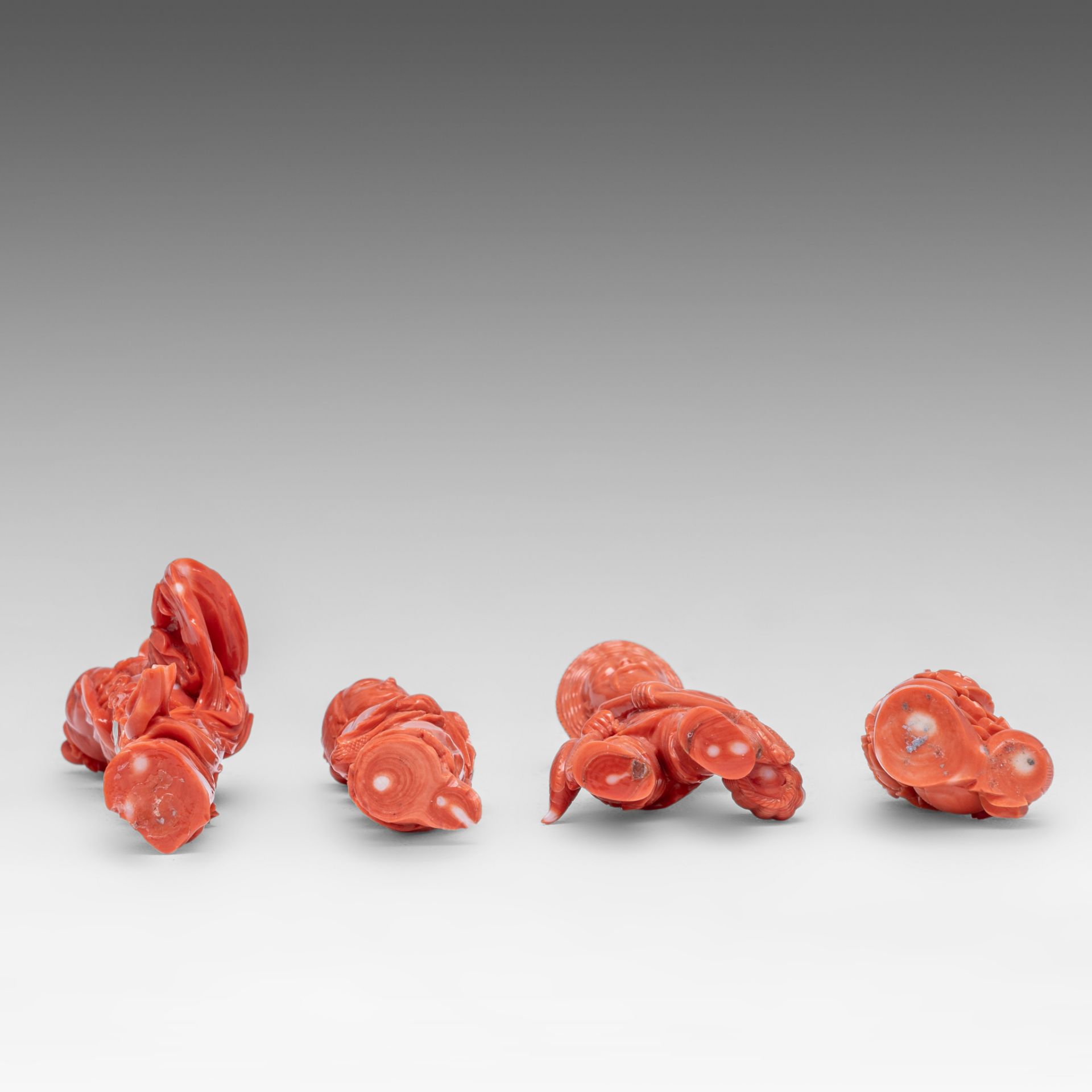 A collection of three Chinese coral figures and a ditto snuff bottle, late Qing/Republic period, Tot - Image 7 of 7