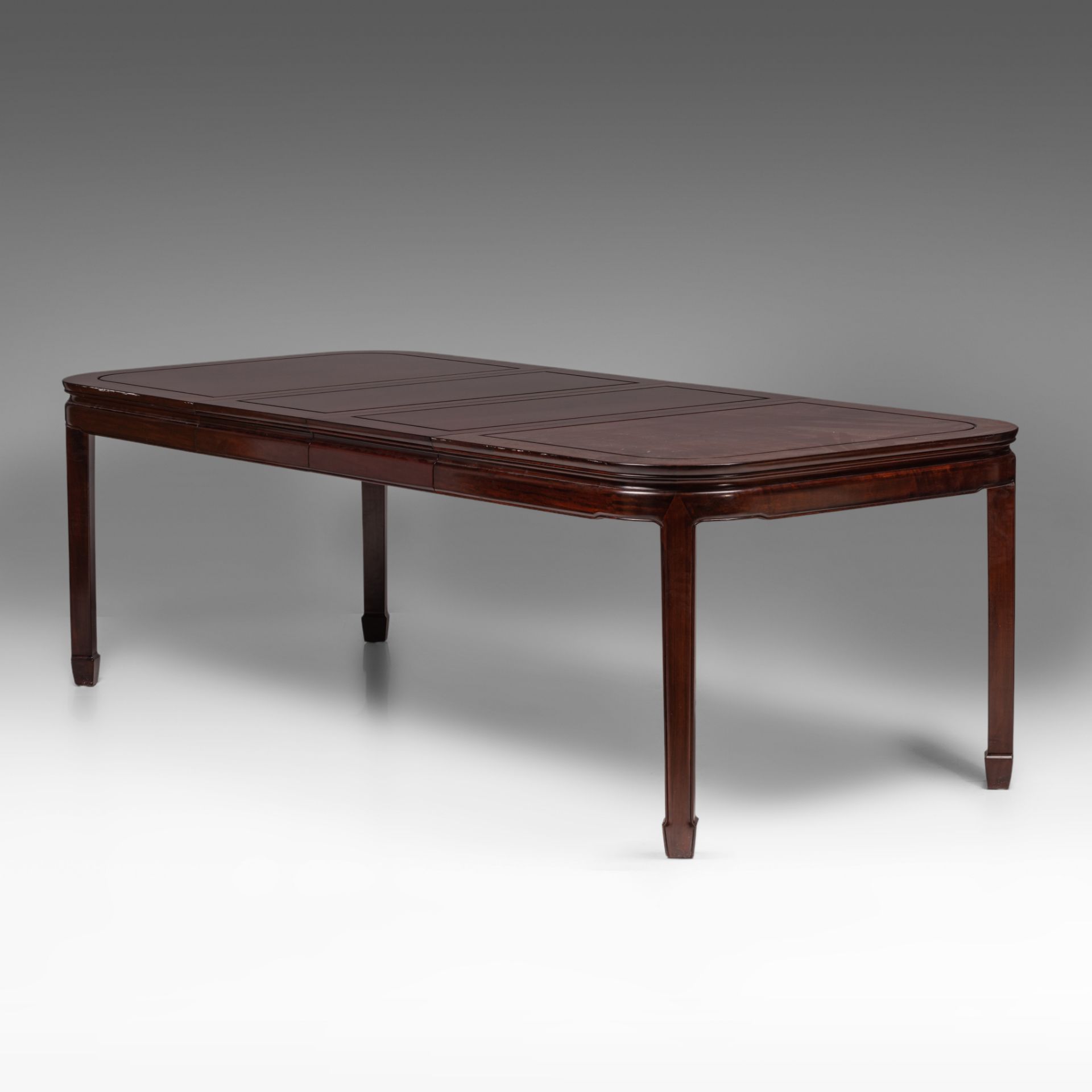 A Chinese rosewood dinner ensemble: dinner table (incl. extend) and ten chairs, 20thC, H 76 - 240 x - Bild 7 aus 18